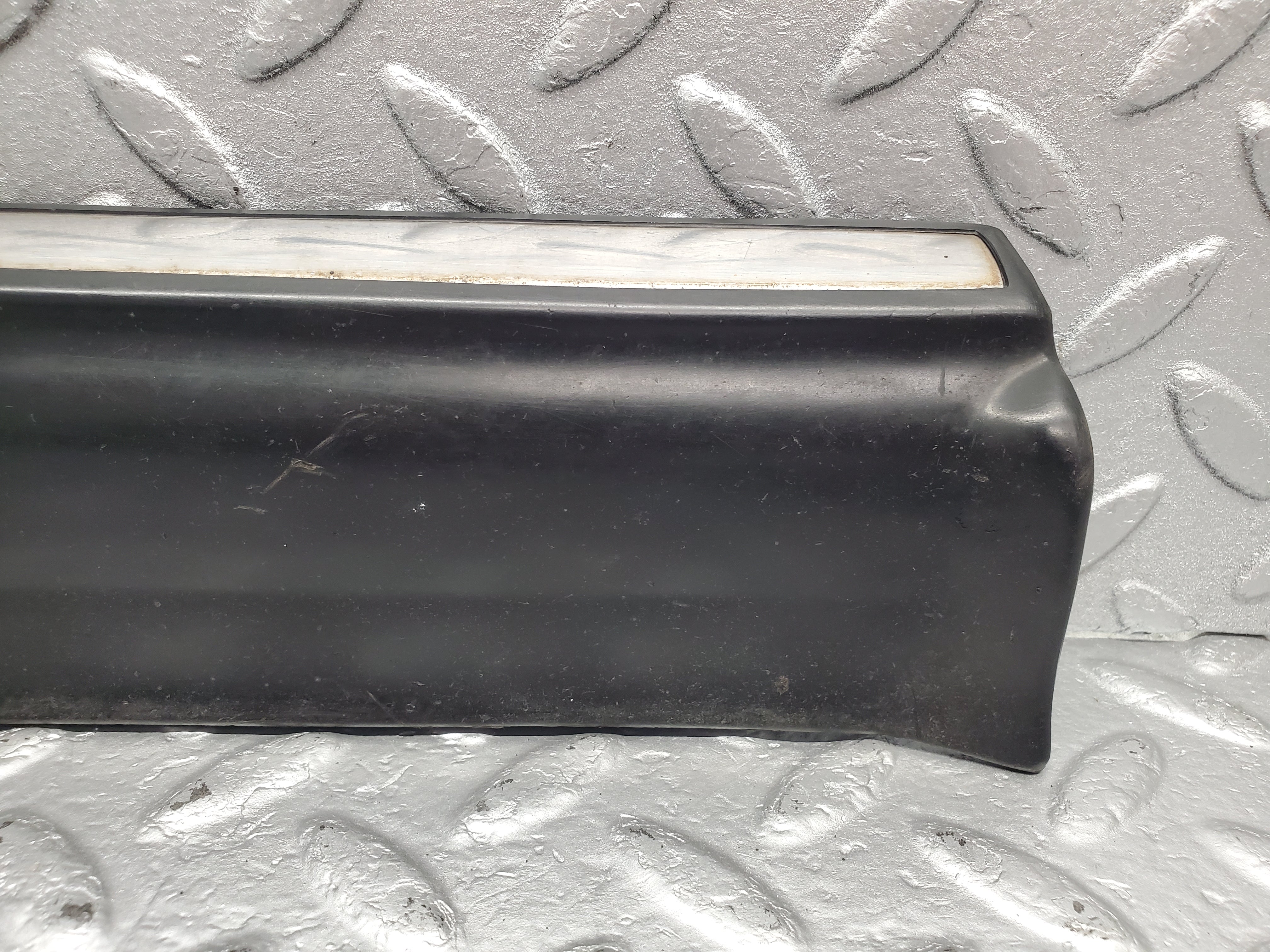1362 Mercedes-Benz V123 240D Front Left Lower Moulding Trim