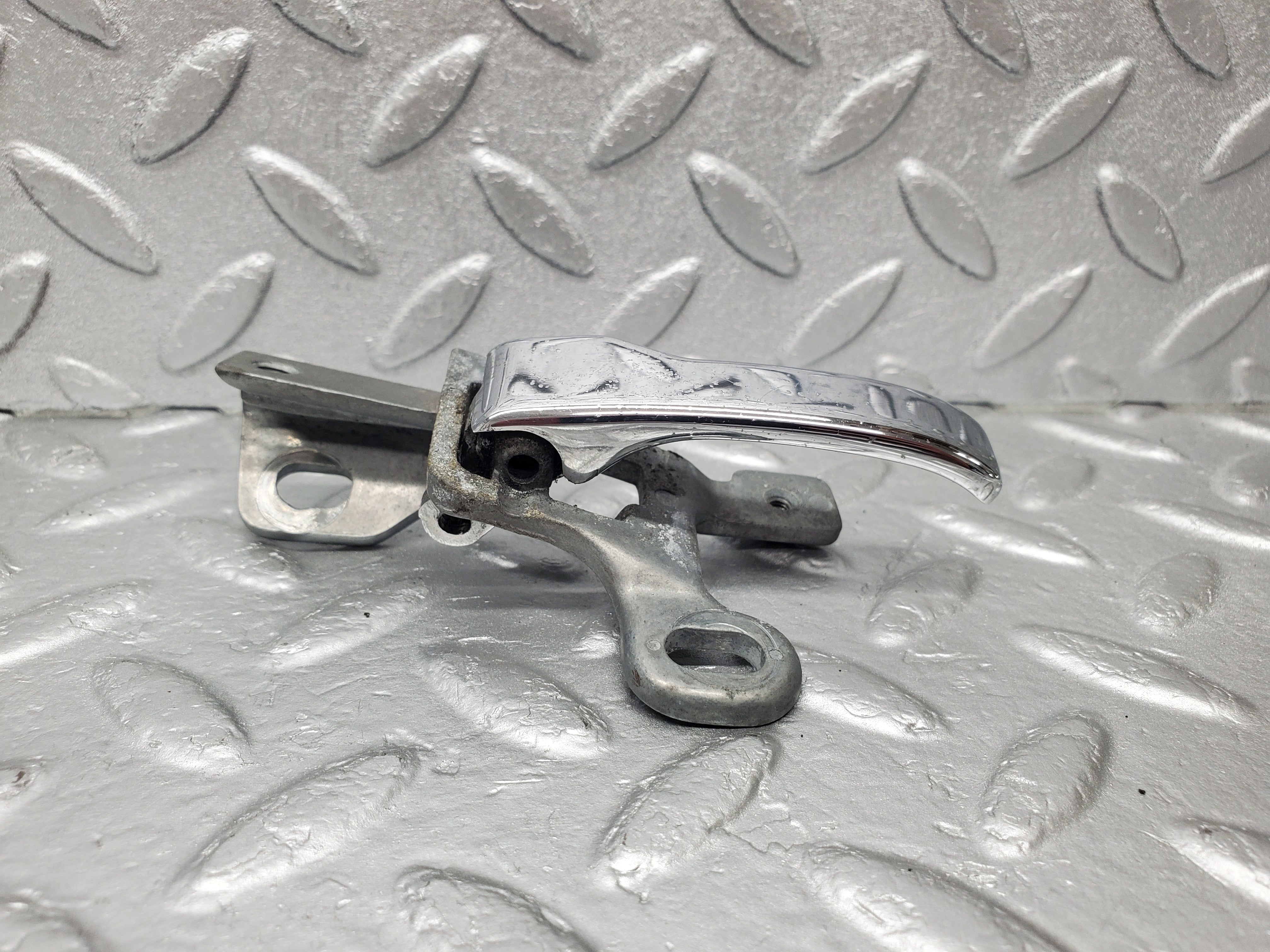 1363 Mercedes-Benz V123 240D Left Interior Door Handle 1237600161