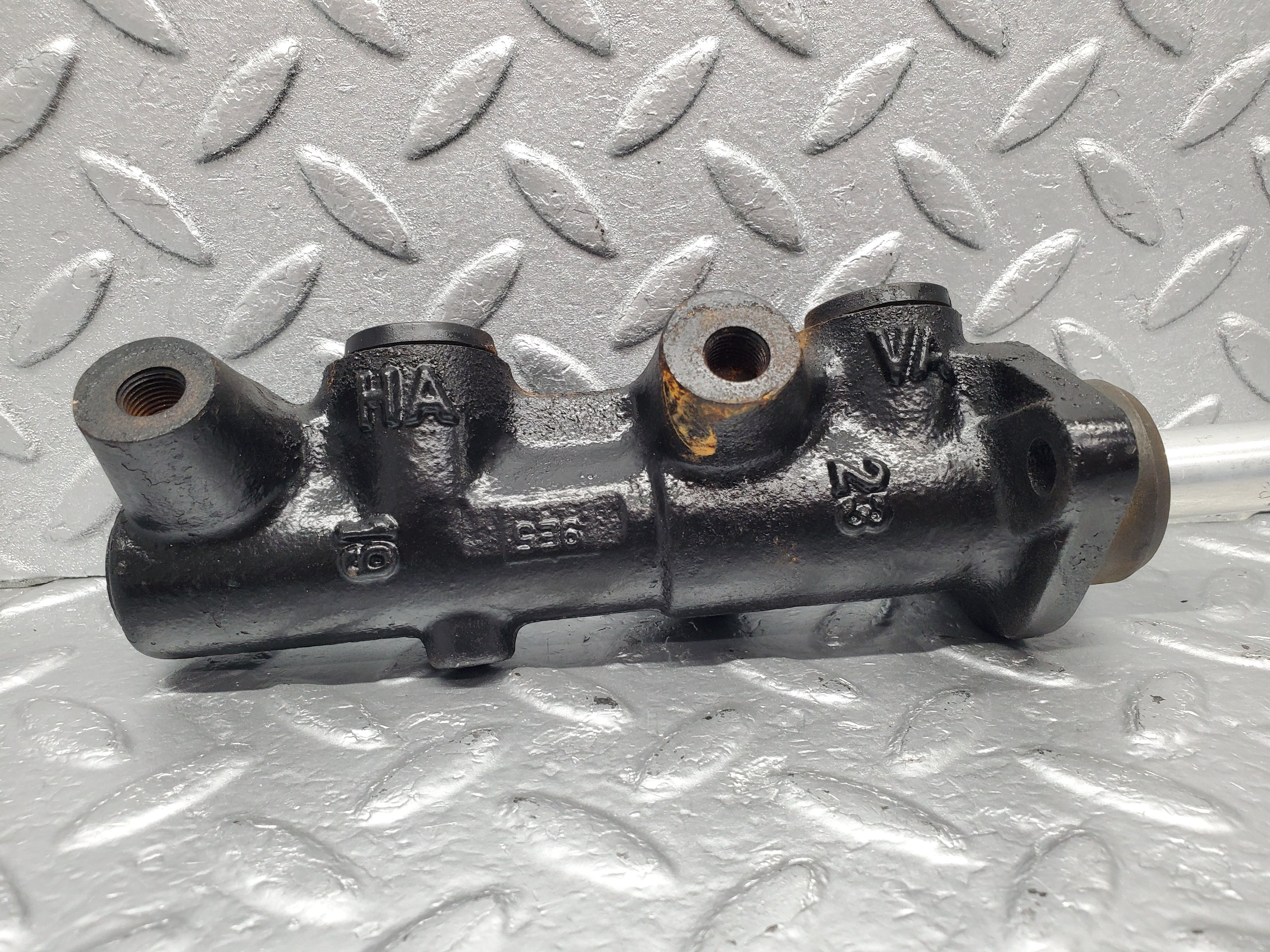 1390 Mercedes-Benz V123 240D Brake Master Cylinder