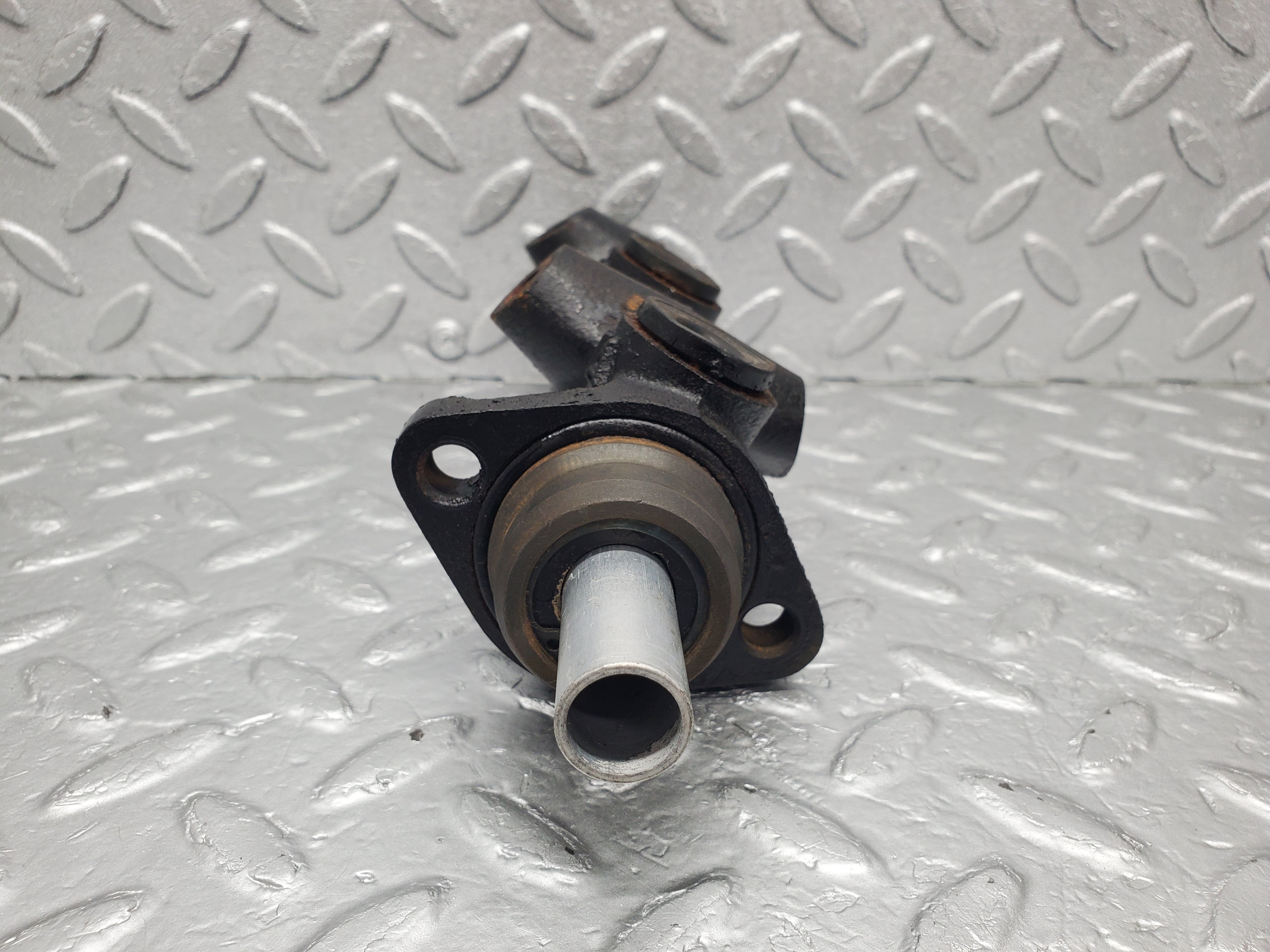 1390 Mercedes-Benz V123 240D Brake Master Cylinder