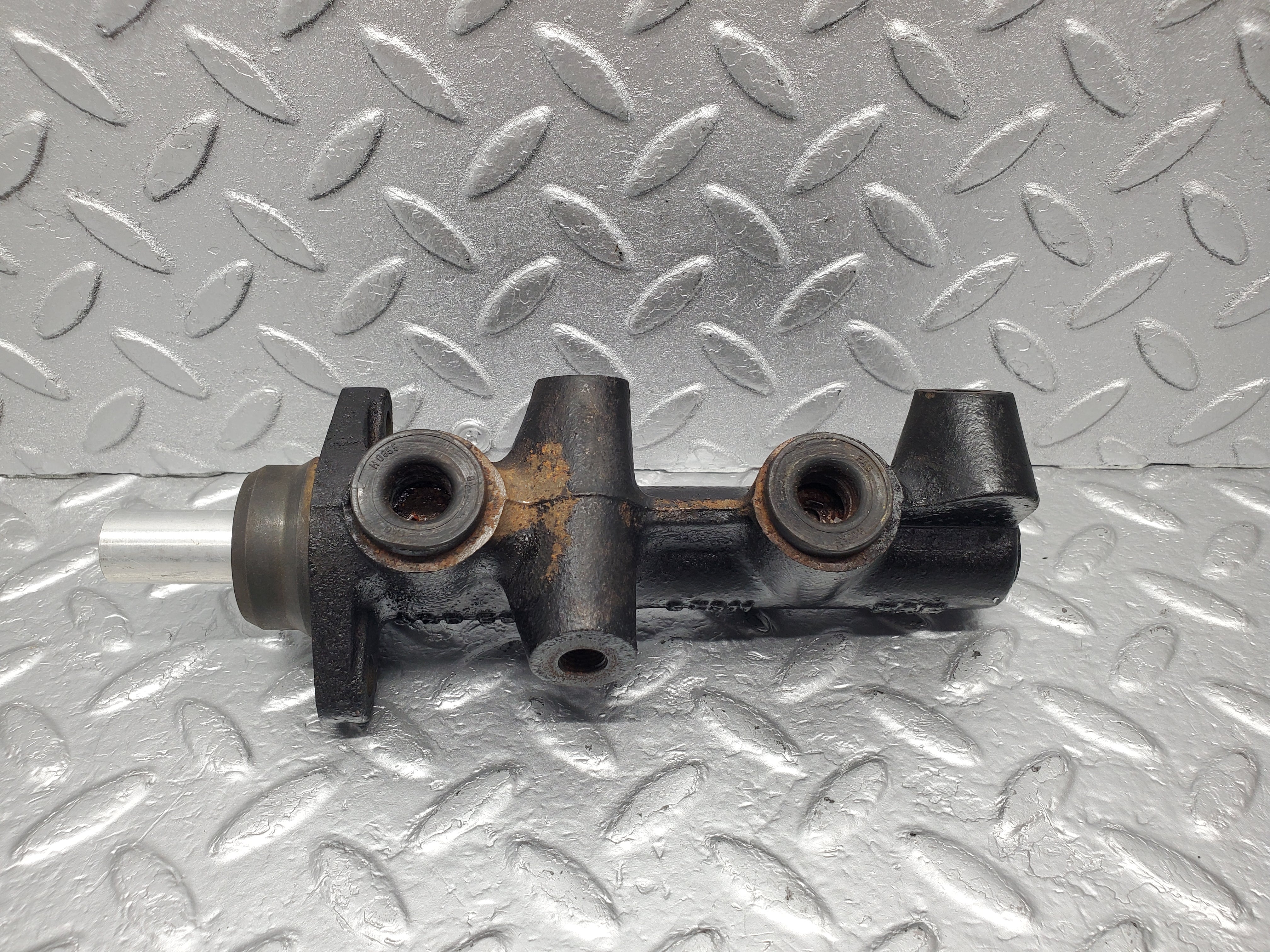 1390 Mercedes-Benz V123 240D Brake Master Cylinder