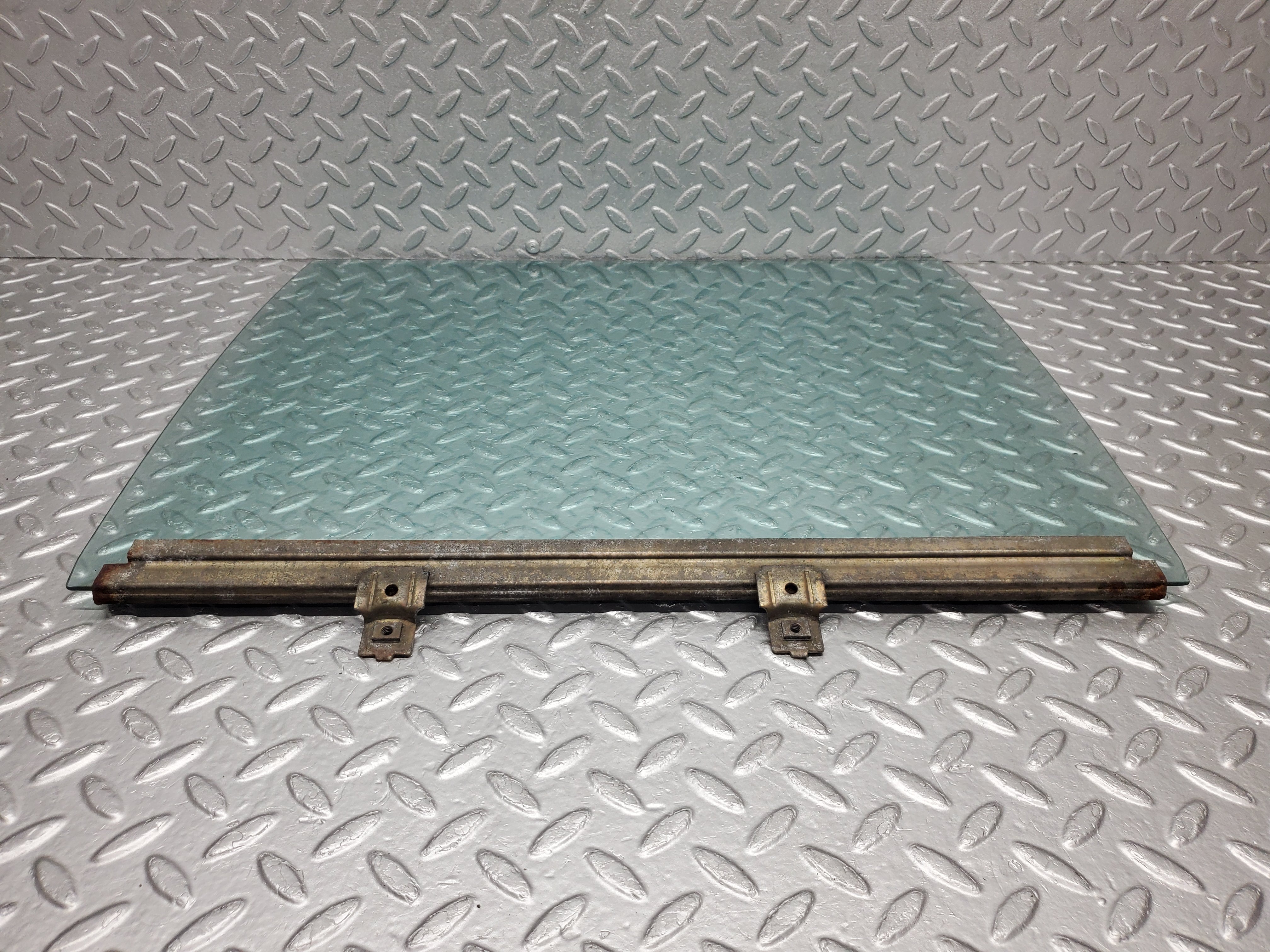 1407 Mercedes-Benz V123 240D Rear Right Door Window Glass