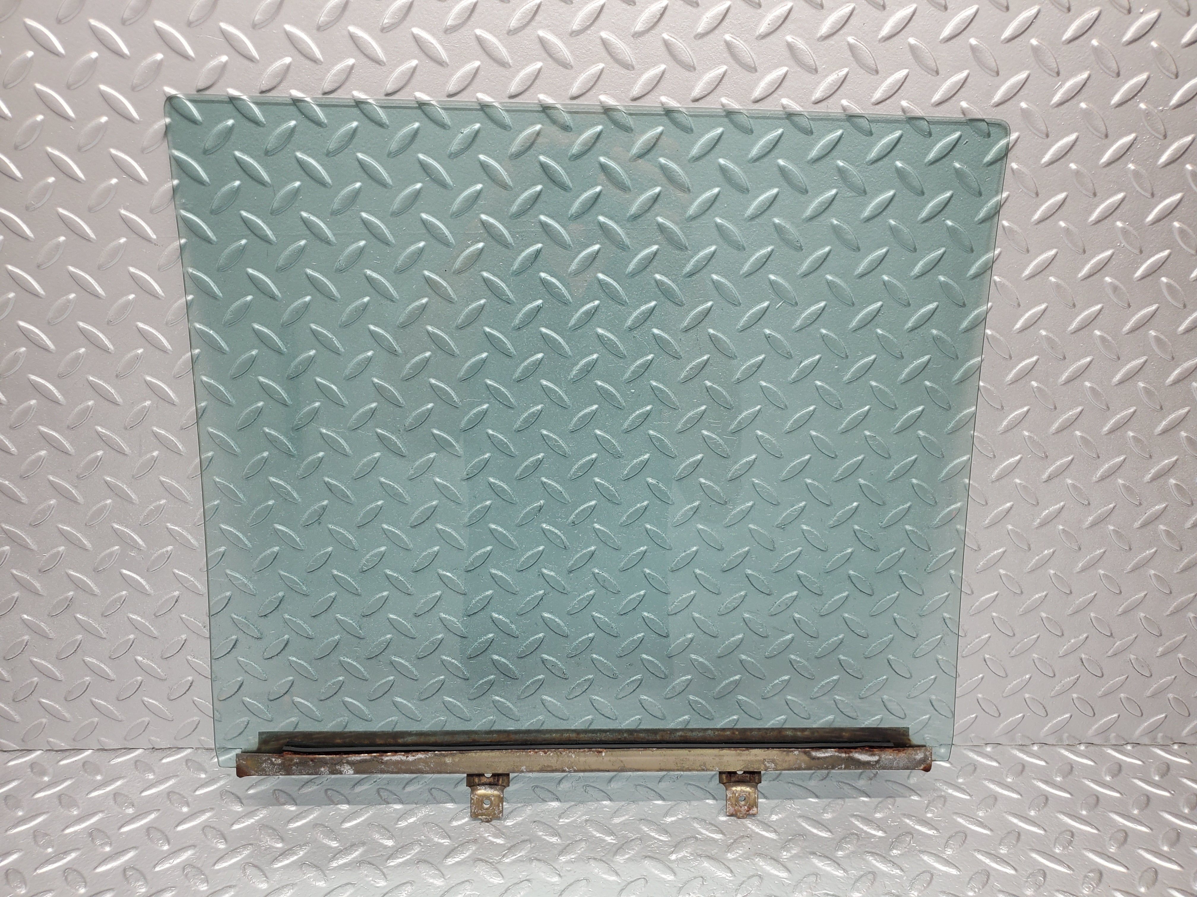 1407 Mercedes-Benz V123 240D Rear Right Door Window Glass
