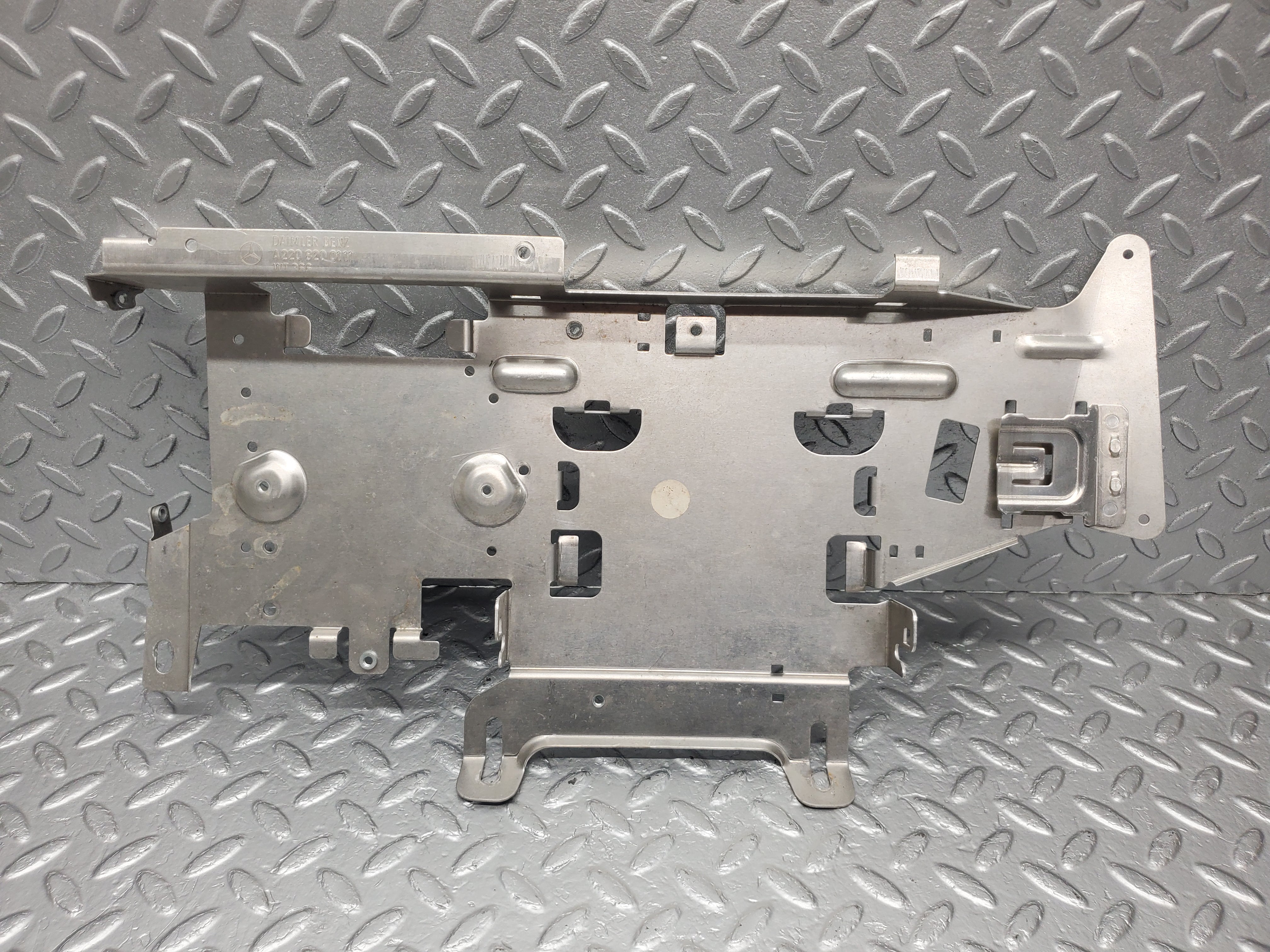 1514 Mercedes-Benz W220 S430 Rear Seat Control Module Bracket 2208200111