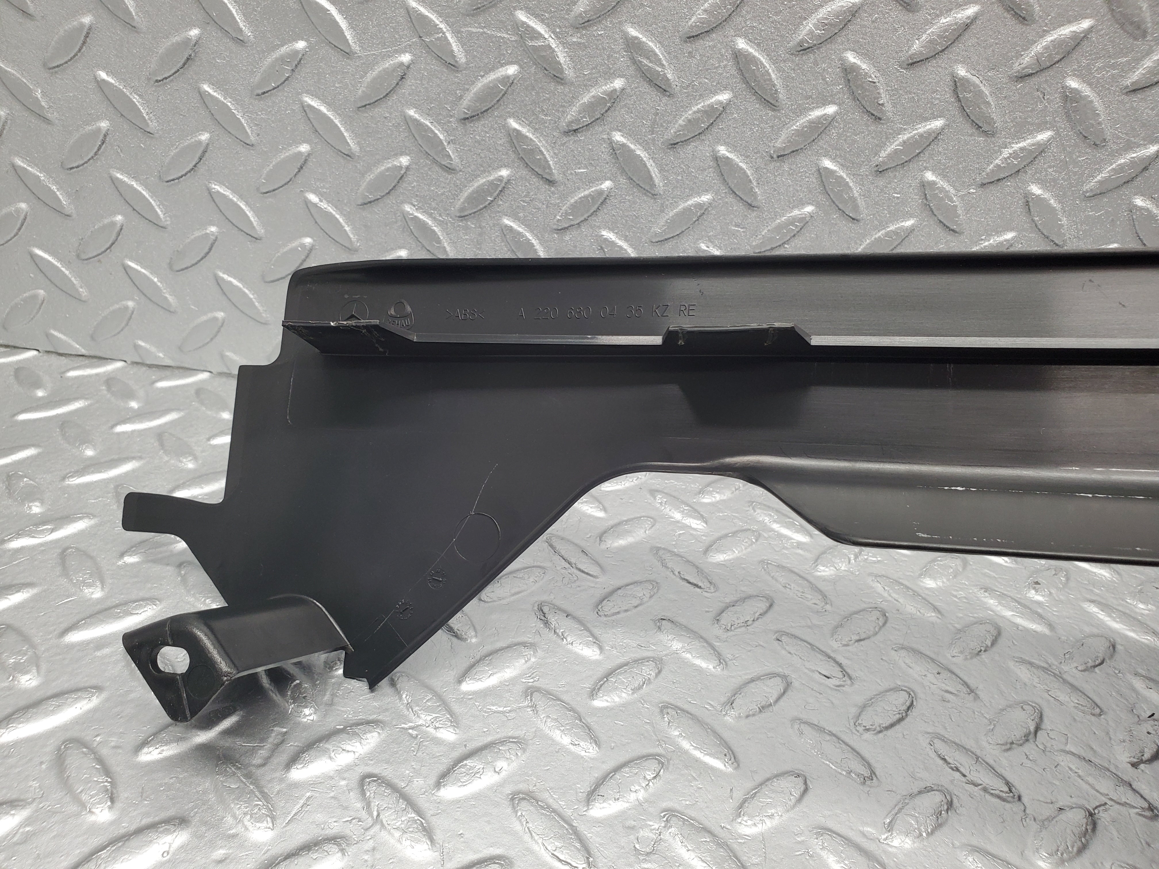1516 Mercedes-Benz W220 S430 Rear Right Door Sill Cover 2206800435
