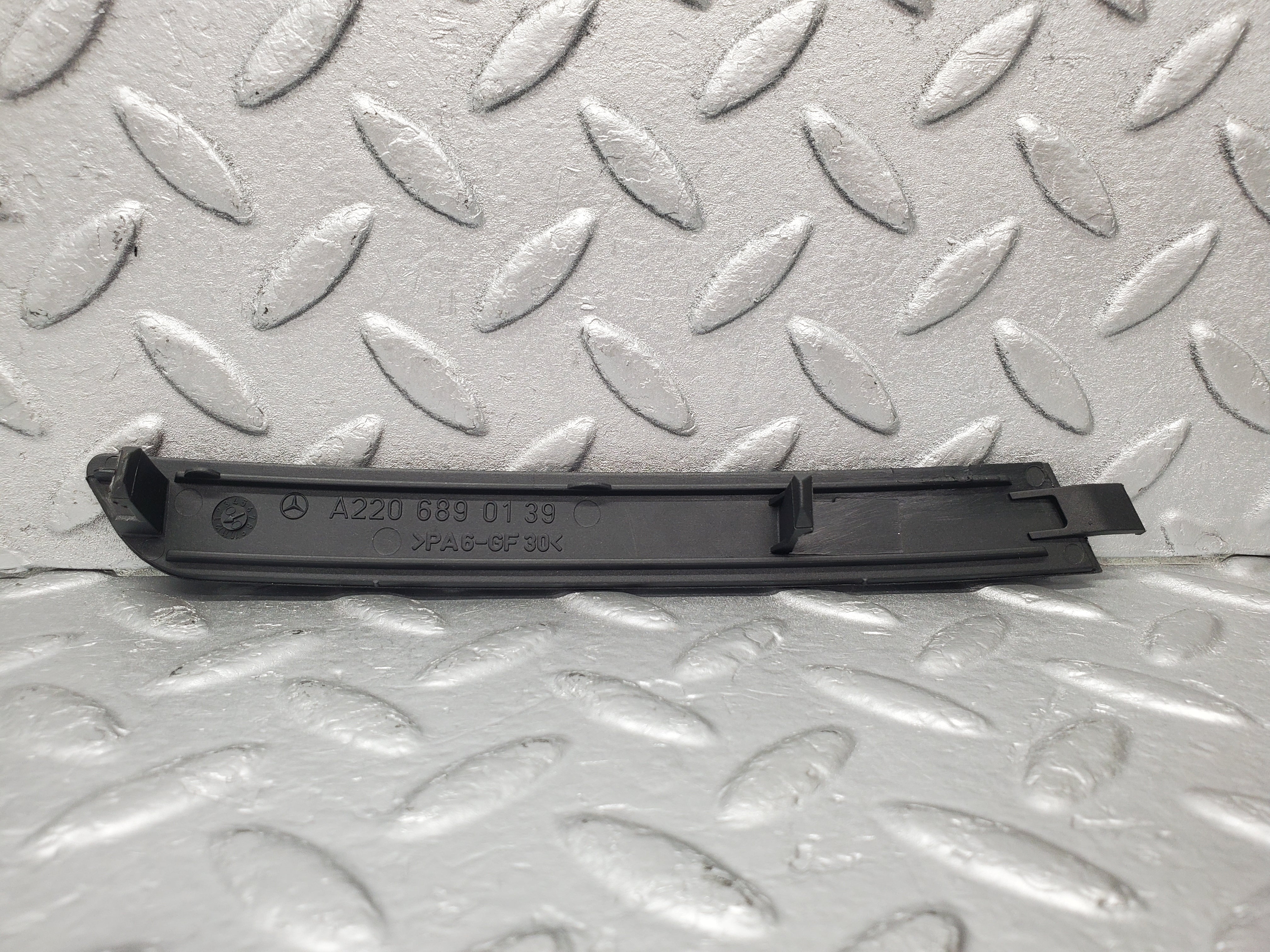 1553 Mercedes-Benz W220 S430 Upper Dashboard Trim Bolt Cover Left 2206890139