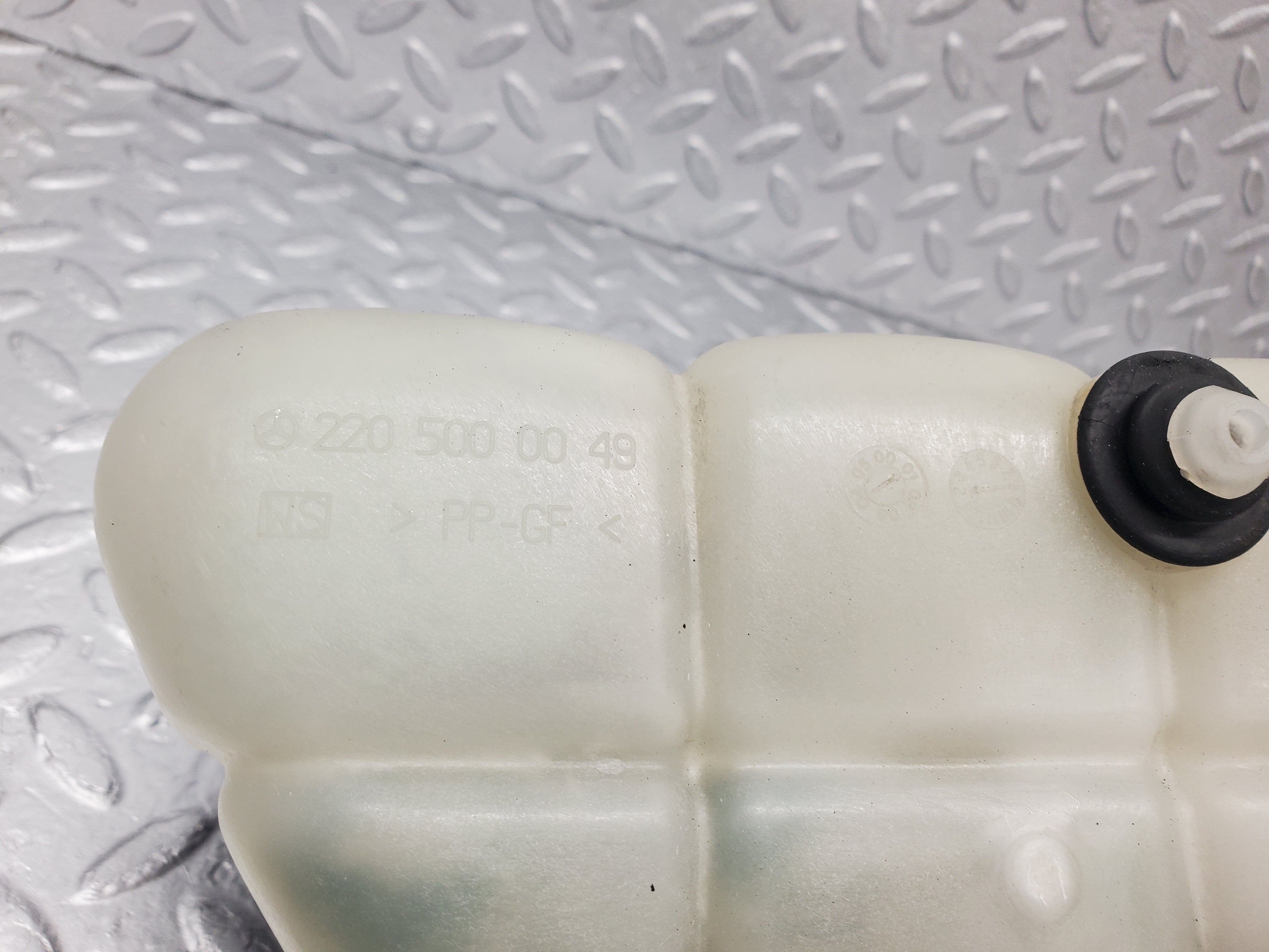 1594 Mercedes-Benz W220 S430 Coolant Expansion Tank 2205000049
