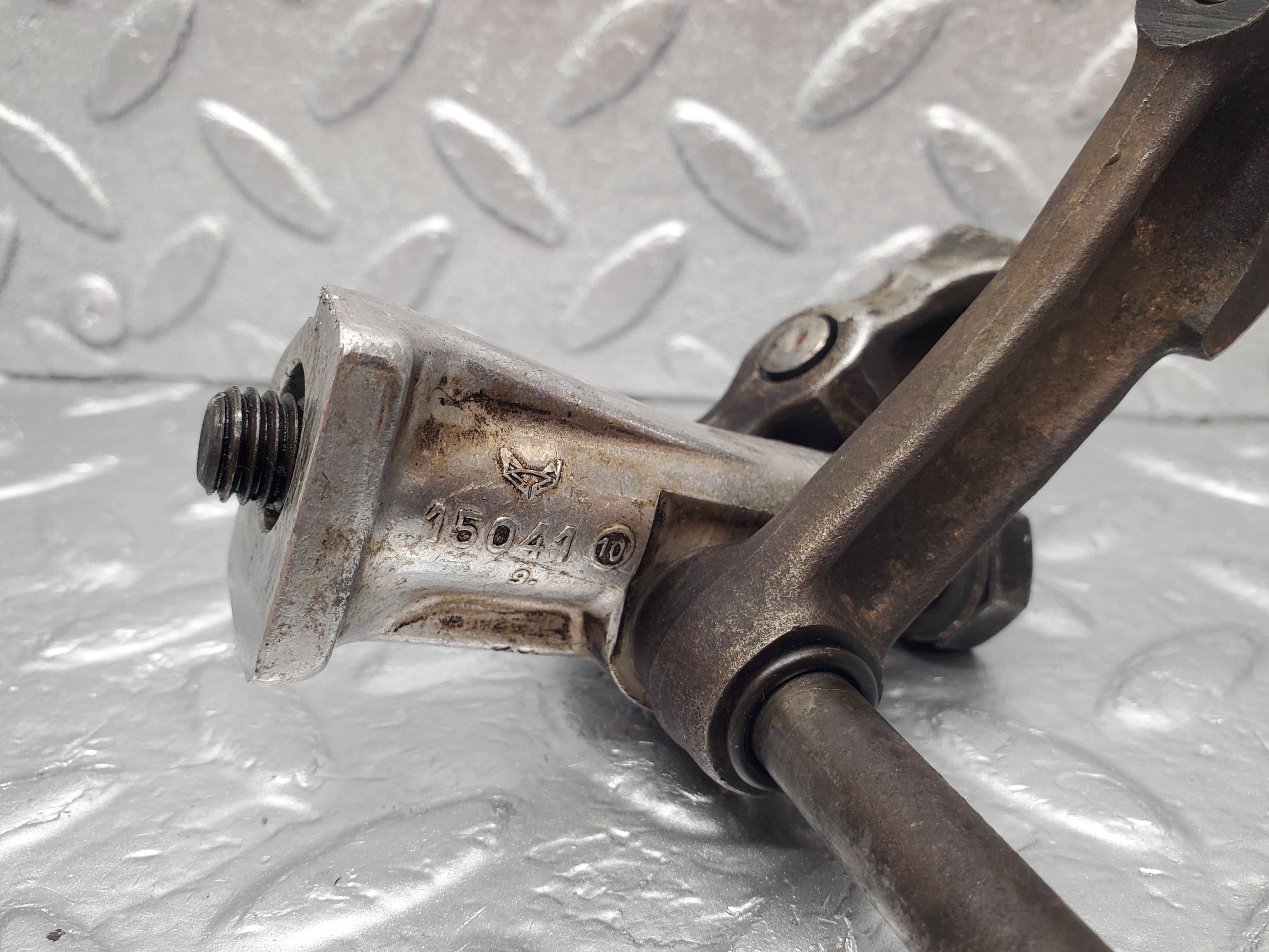 1727 Mercedes-Benz W105 219 Ponton Rocker Arms