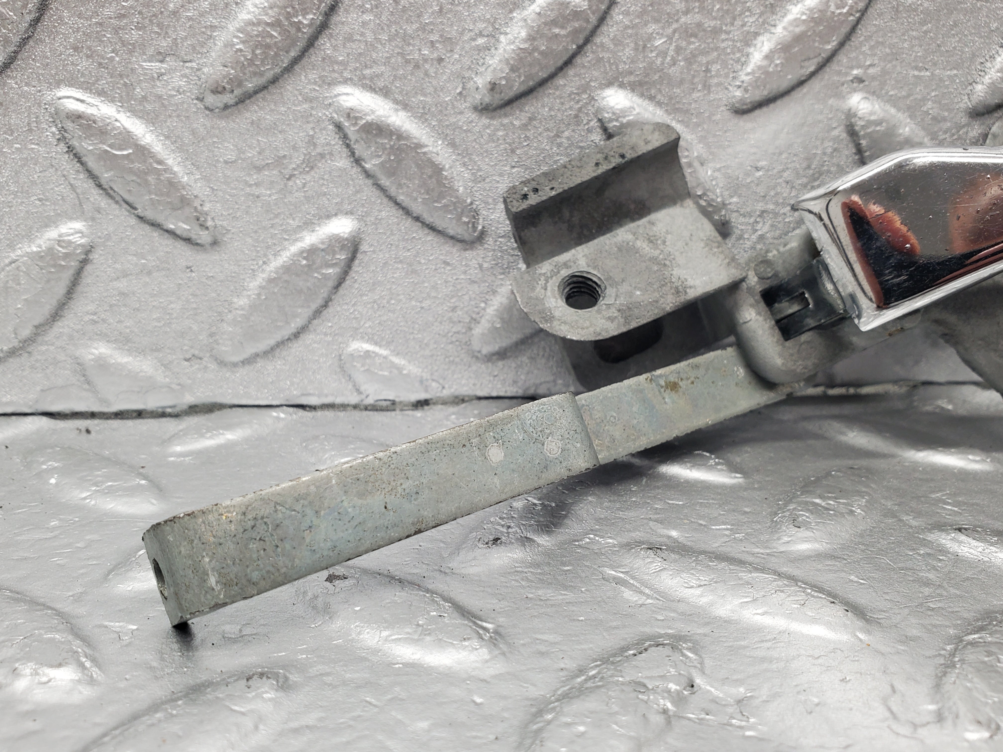 1831 Mercedes-Benz W108 280SE Chrome Door Handle Opener Left 1157660119