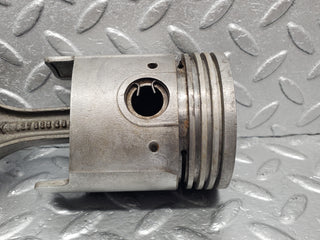 W105 Ponton piston with connecting rod used OEM