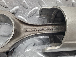 W105 Ponton piston with connecting rod used OEM