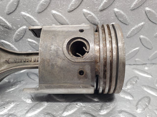 W105 Ponton piston with connecting rod used OEM