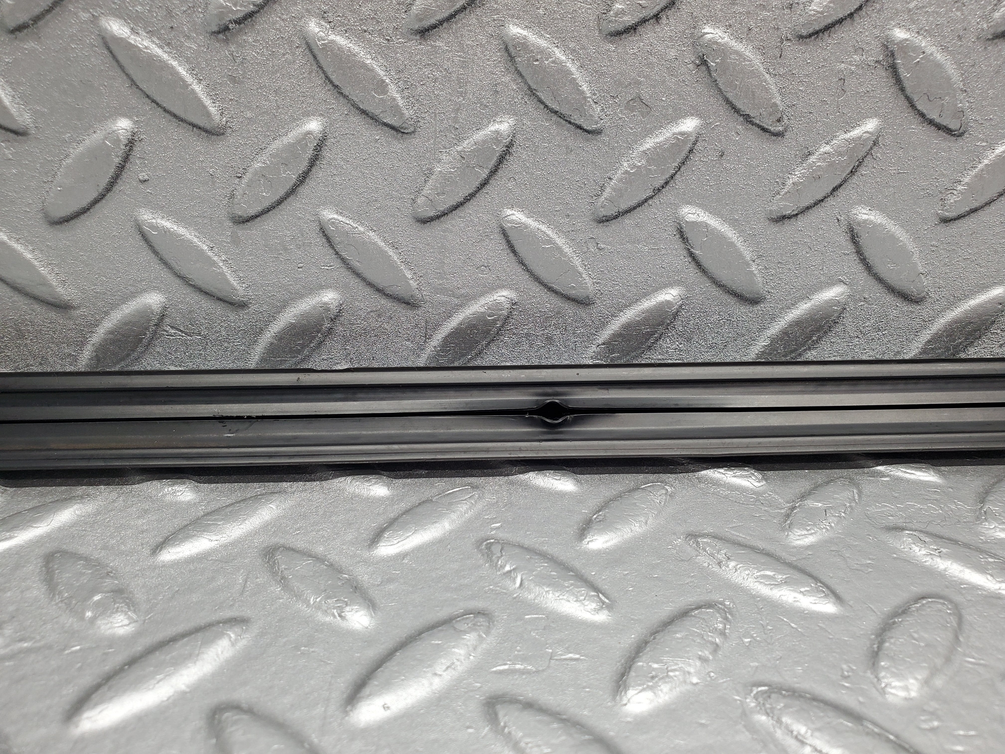 1890 Mercedes-Benz C123 230CE Coupe Left Door Centre Moulding Trim