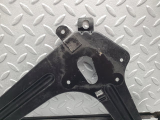W105 Ponton windscreen wiper linkage mechanism used OEM