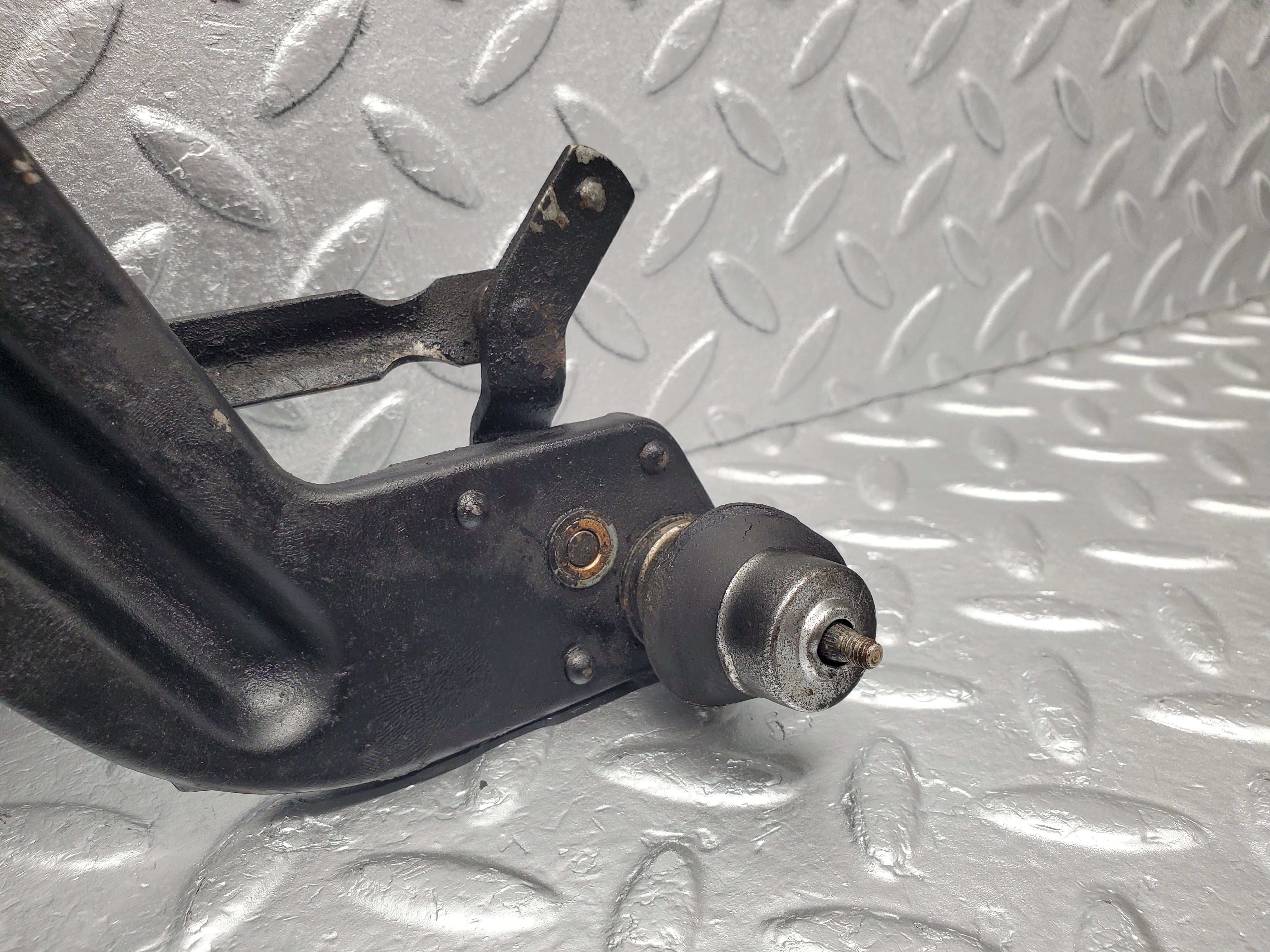 1994 Mercedes-Benz W105 219 Ponton Windscreen Wiper Linkage Mechanism