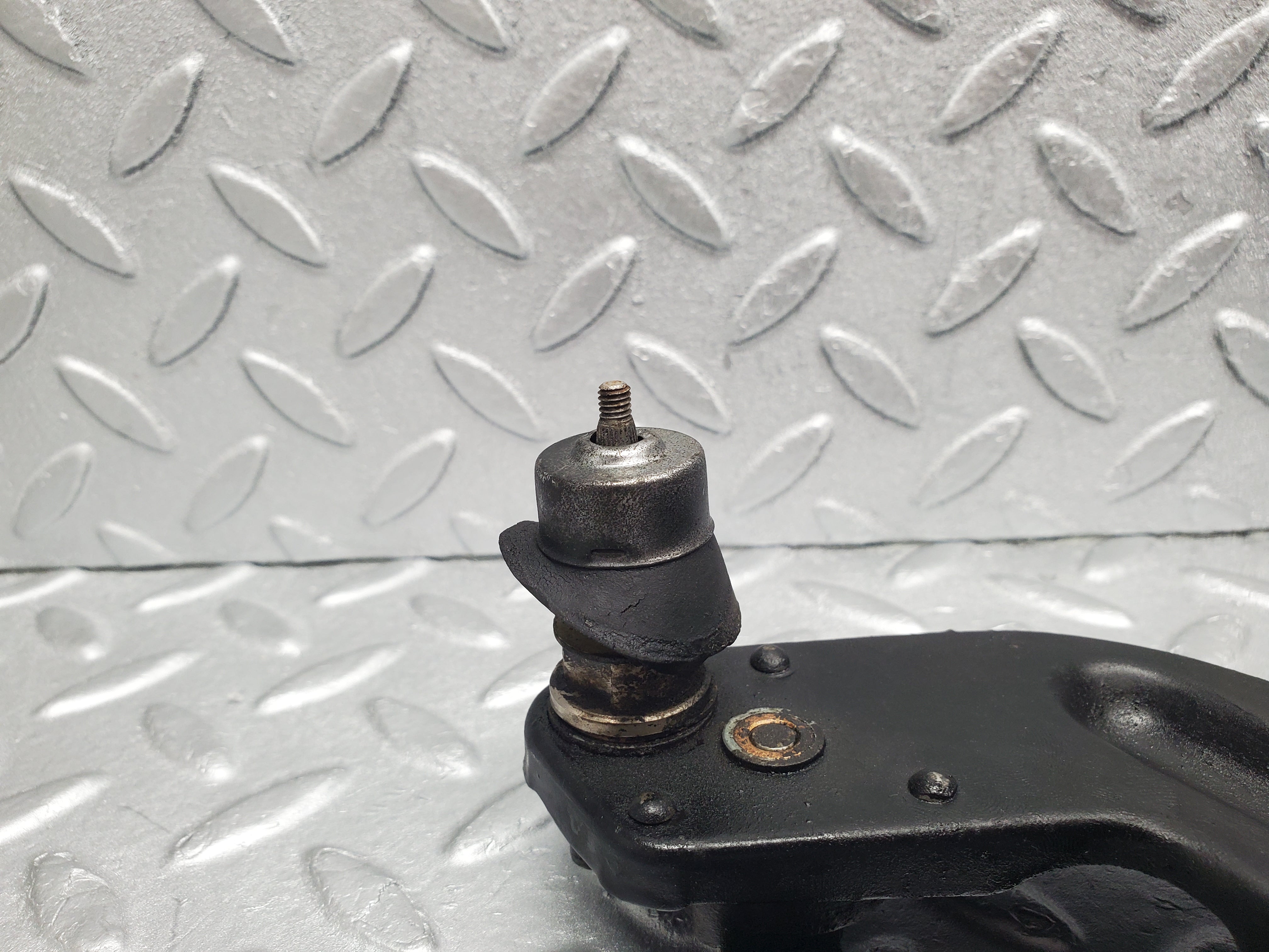 1994 Mercedes-Benz W105 219 Ponton Windscreen Wiper Linkage Mechanism