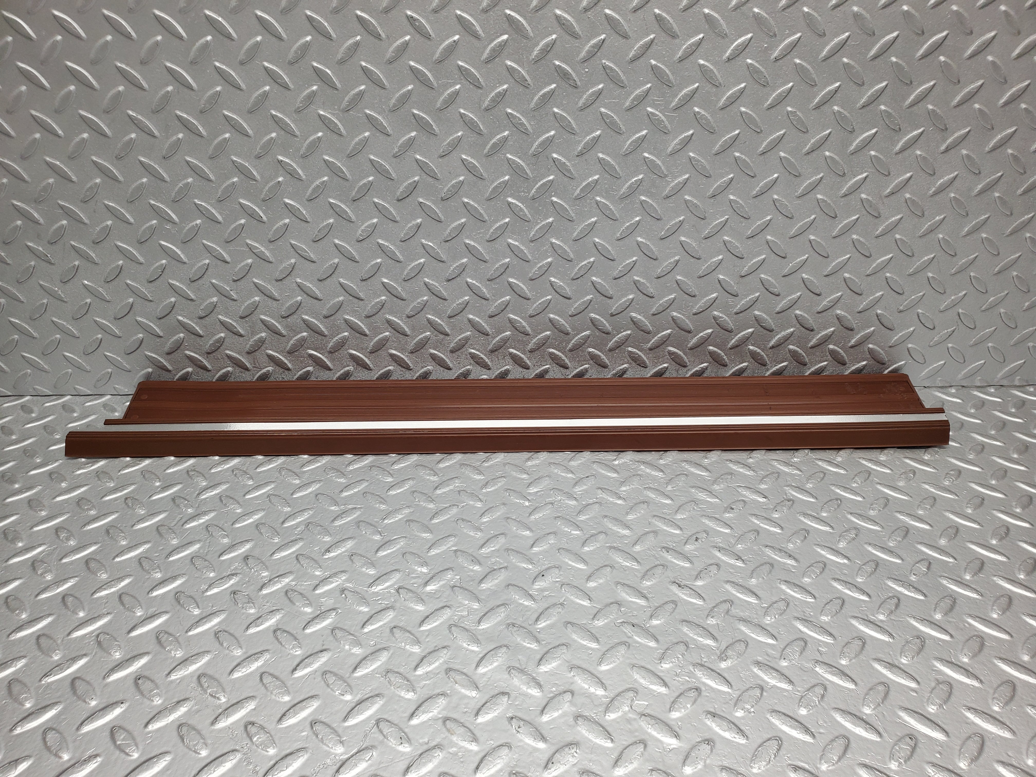 2150 Mercedes-Benz W116 350SE Front Right Door Sill