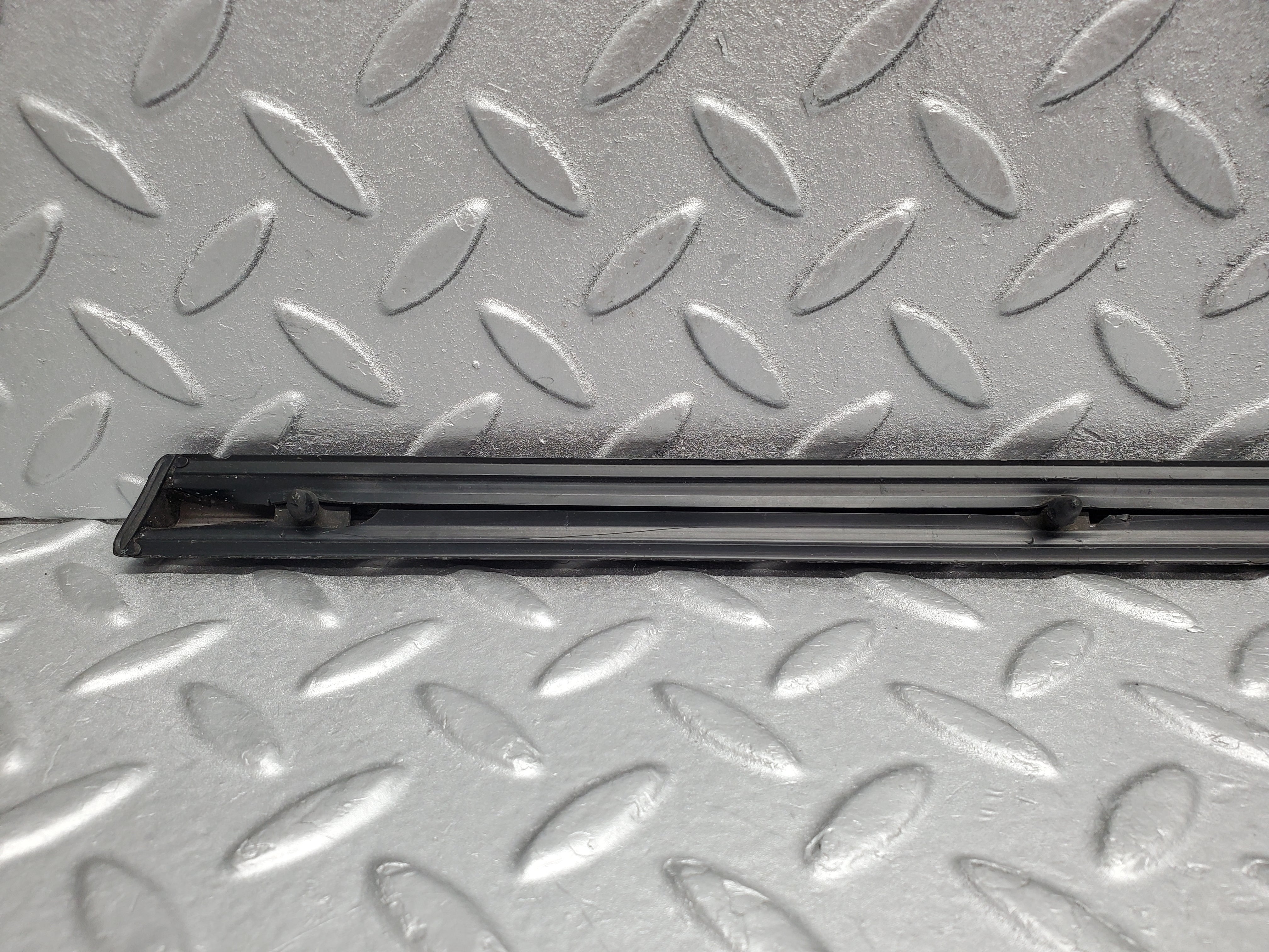 2172 Mercedes-Benz W123 230E Rear Right Door Centre Moulding Trim