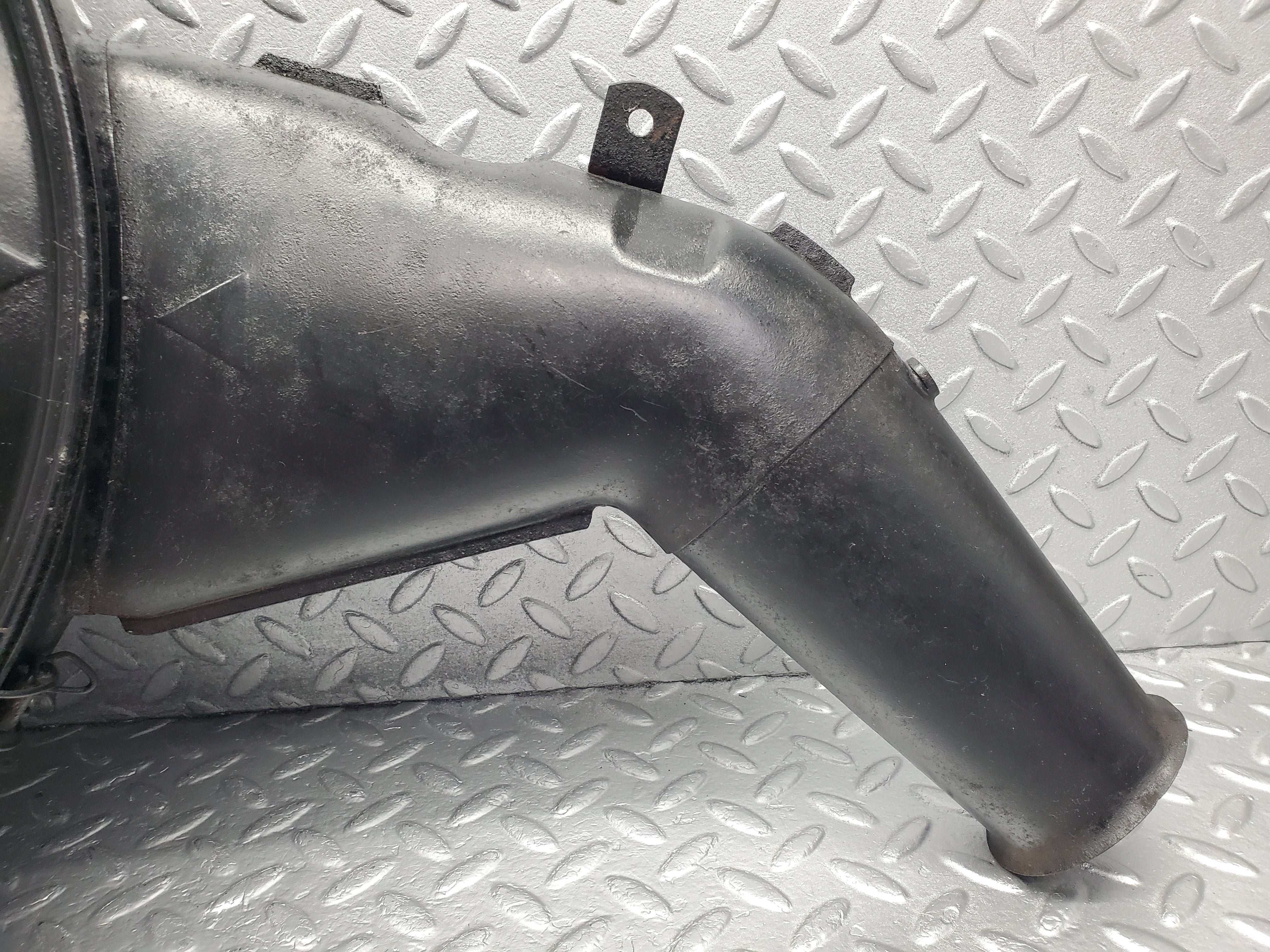 0850 Mercedes-Benz C107 350SLC Coupe Air Filter Housing 4515785126