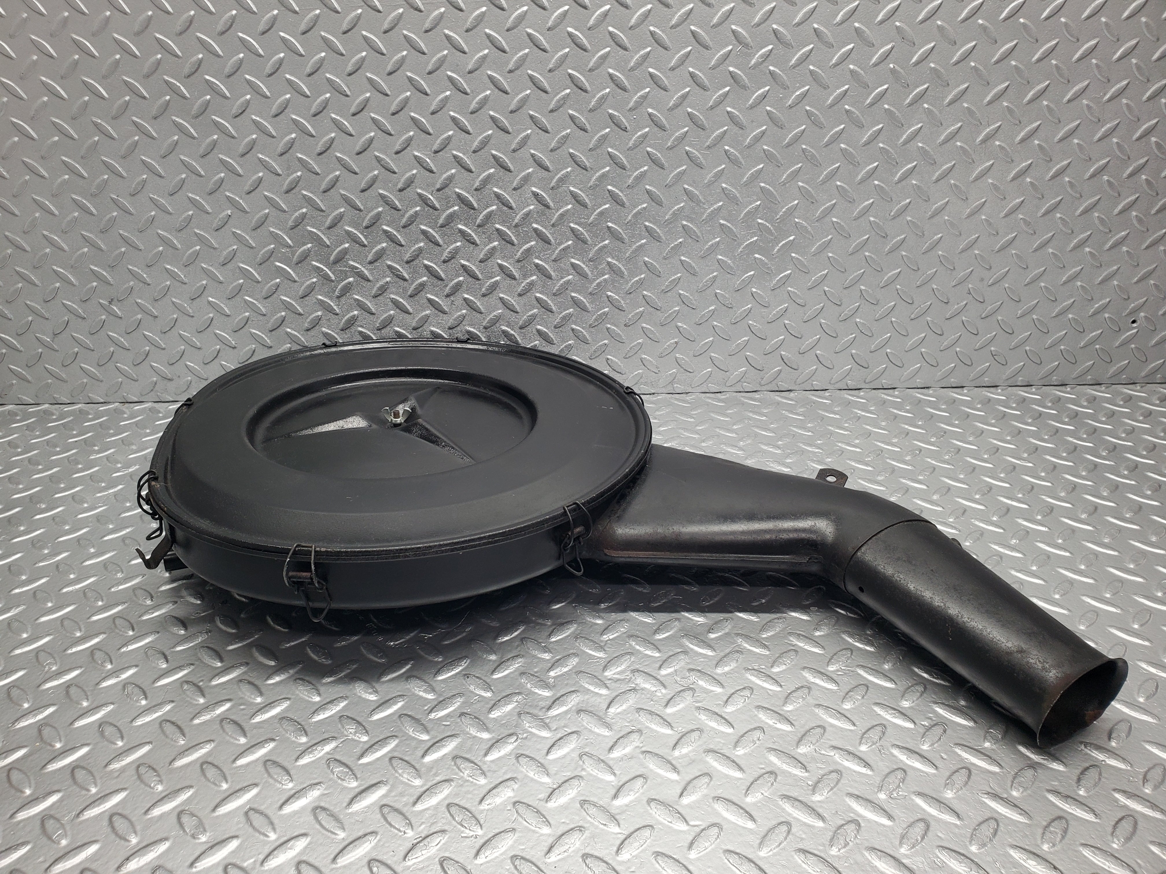 0850 Mercedes-Benz C107 350SLC Coupe Air Filter Housing 4515785126