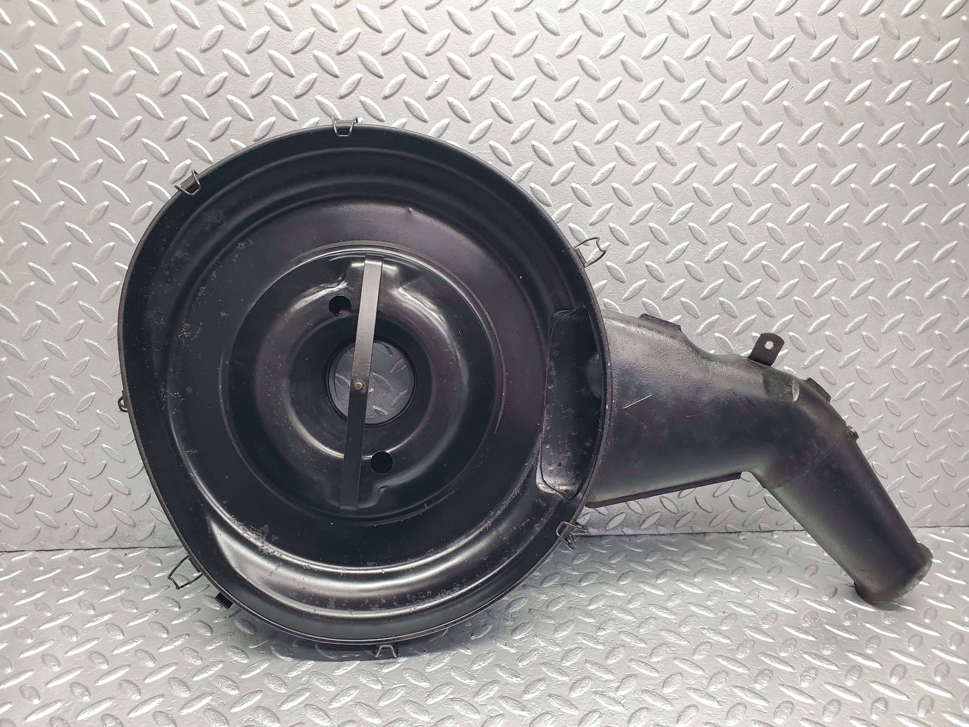 0850 Mercedes-Benz C107 350SLC Coupe Air Filter Housing 4515785126