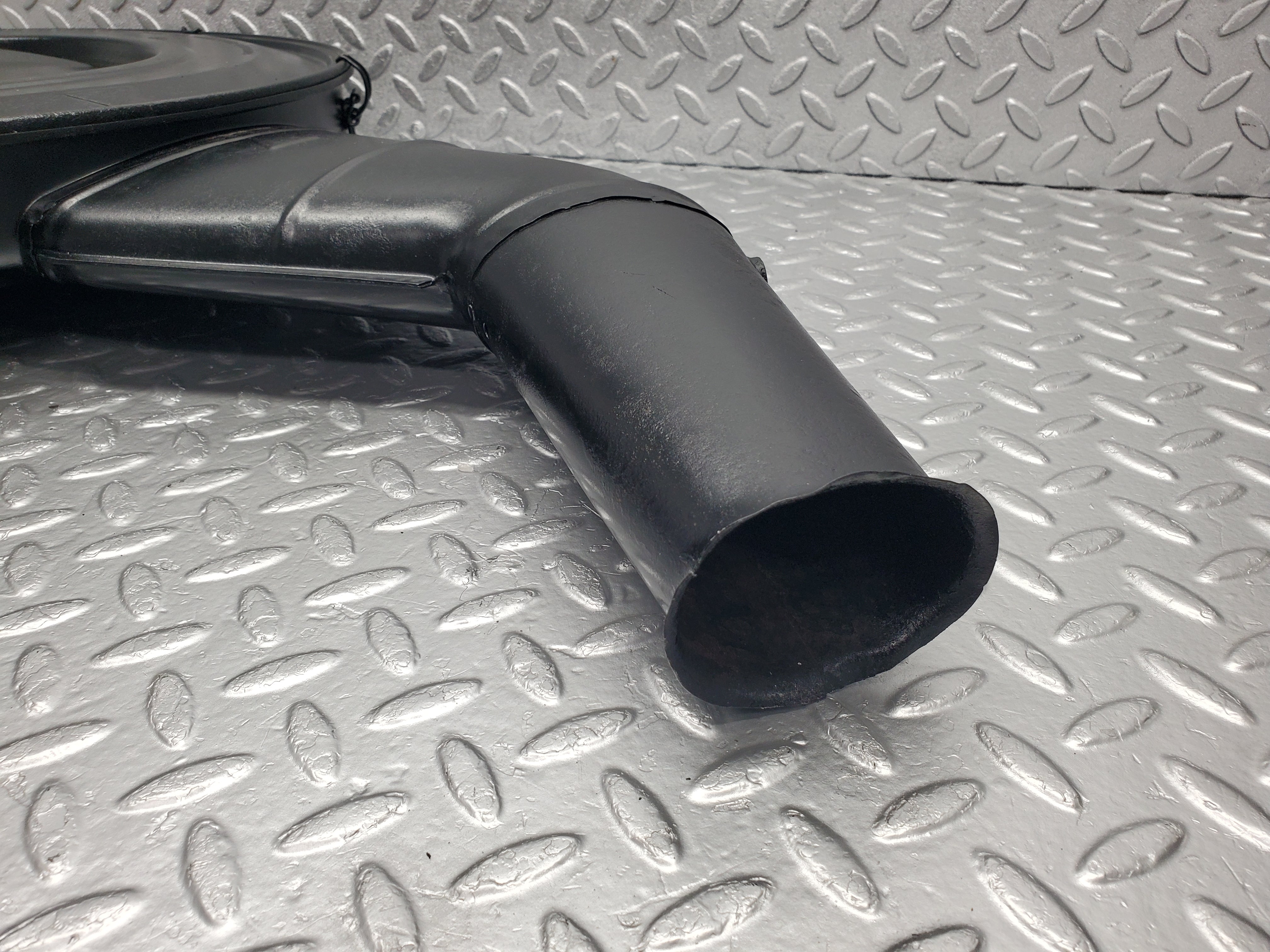 20545 Mercedes-Benz R107 450SL Air Filter Box Housing 0070942702