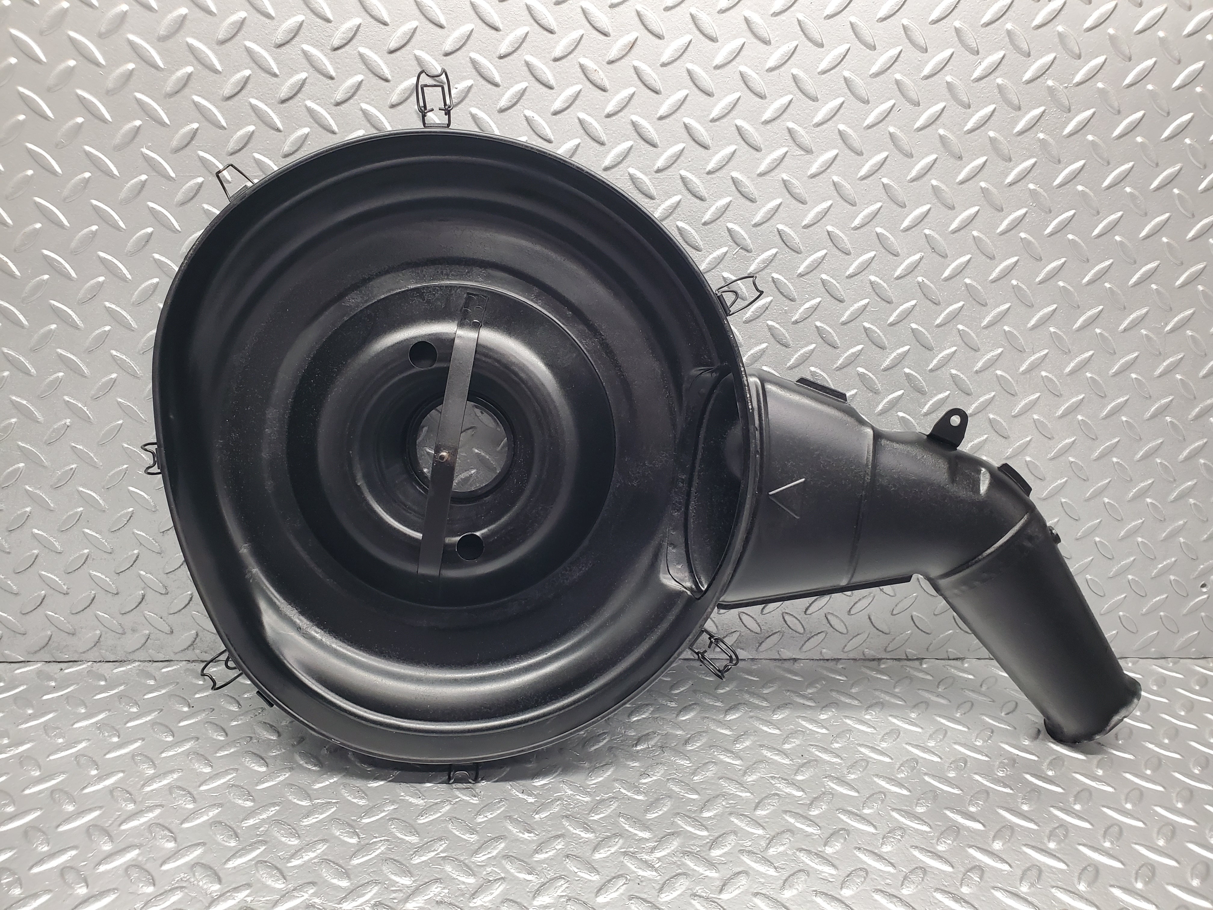 20545 Mercedes-Benz R107 450SL Air Filter Box Housing 0070942702