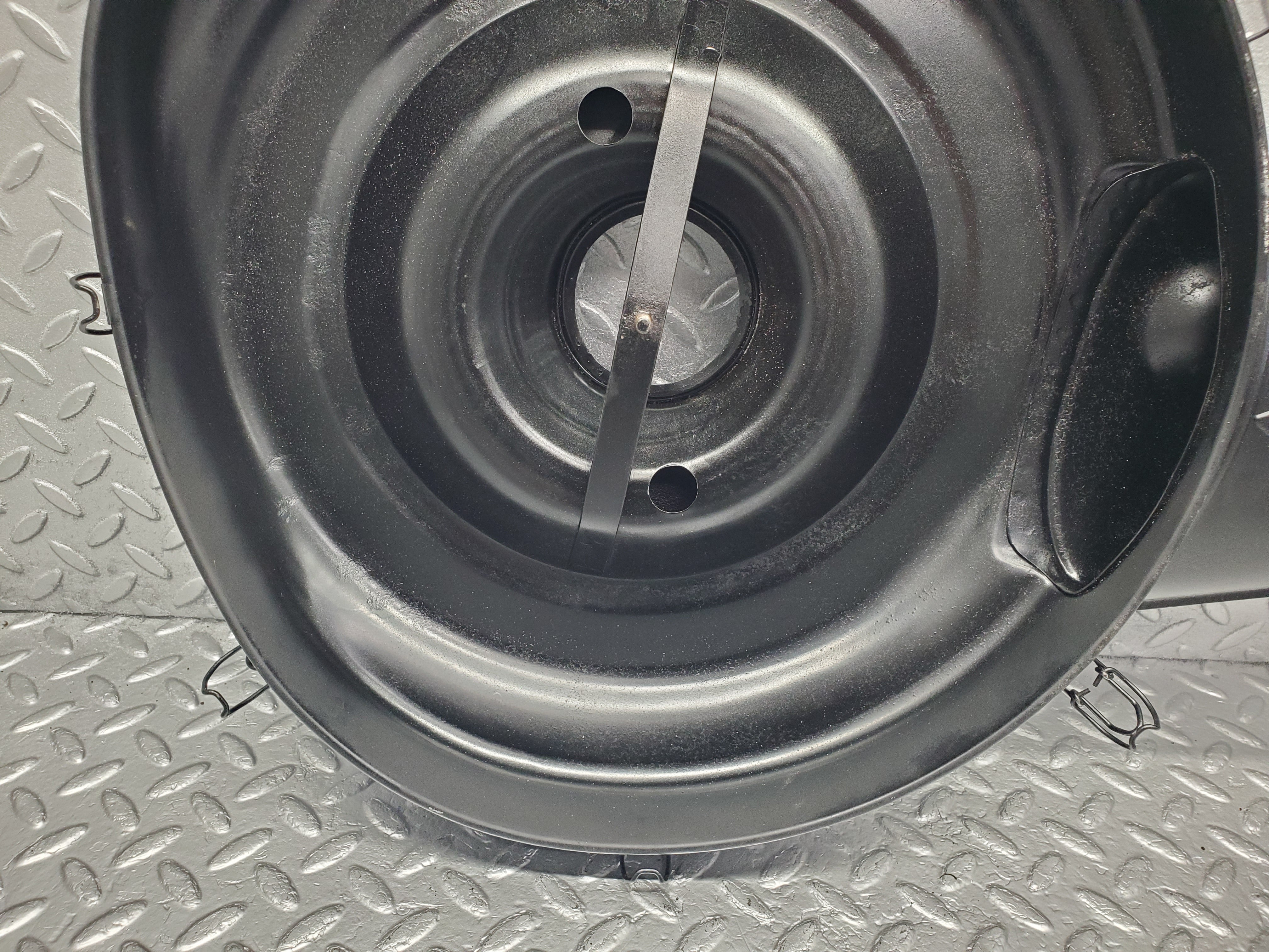 20545 Mercedes-Benz R107 450SL Air Filter Box Housing 0070942702