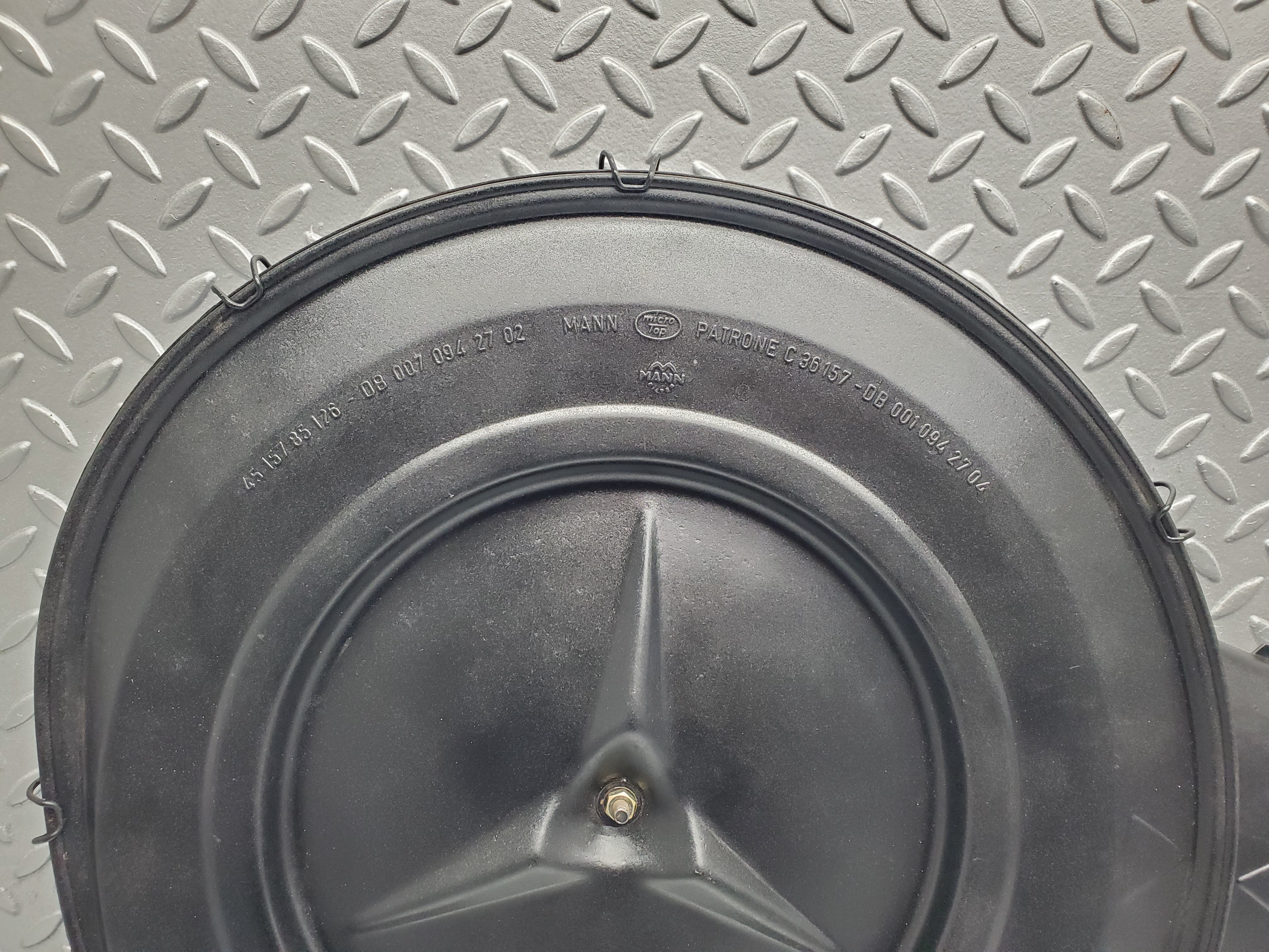 18495 Mercedes-Benz W116 350SE Air Filter Box Housing 0070942702