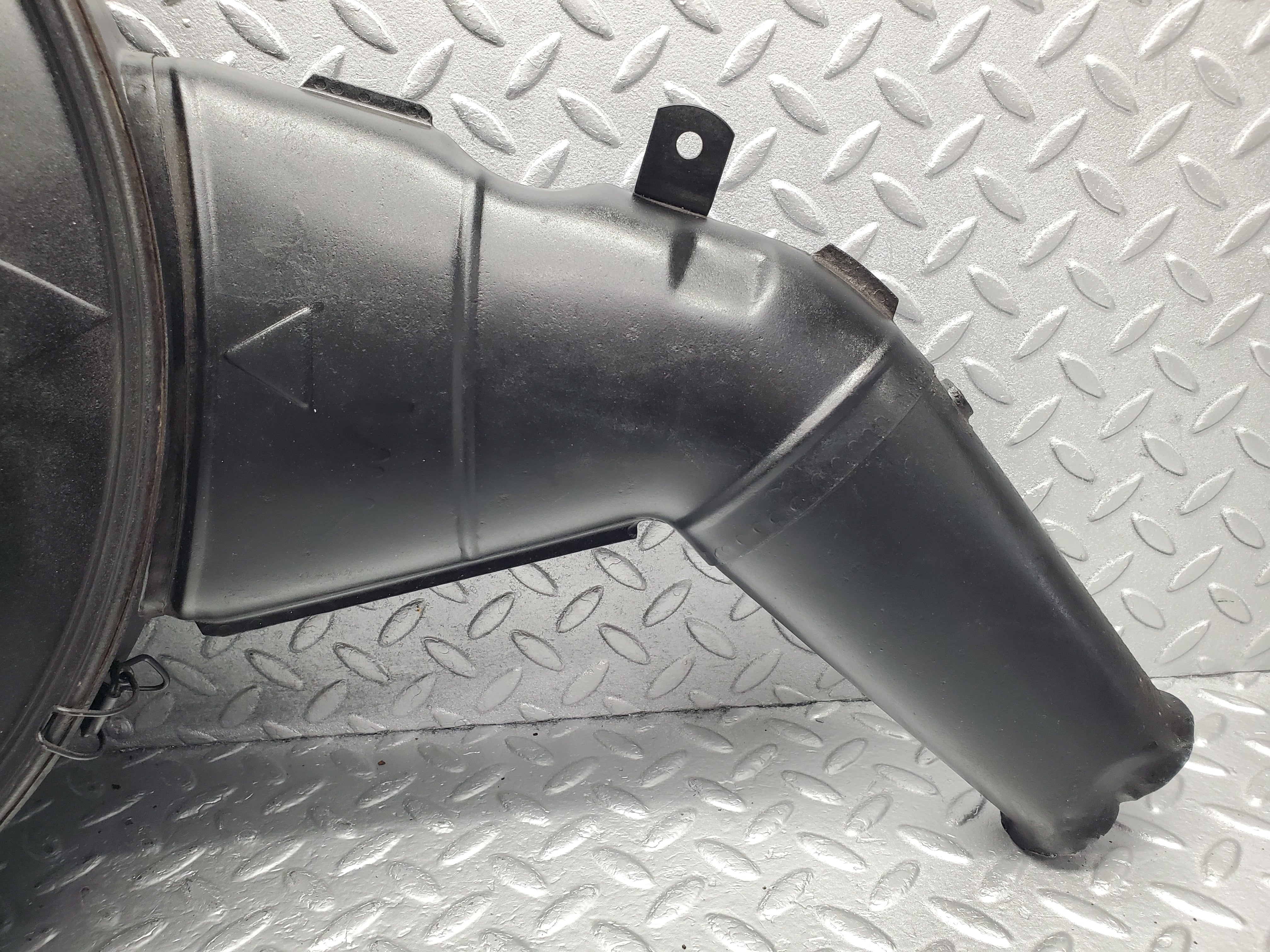 18495 Mercedes-Benz W116 350SE Air Filter Box Housing 0070942702