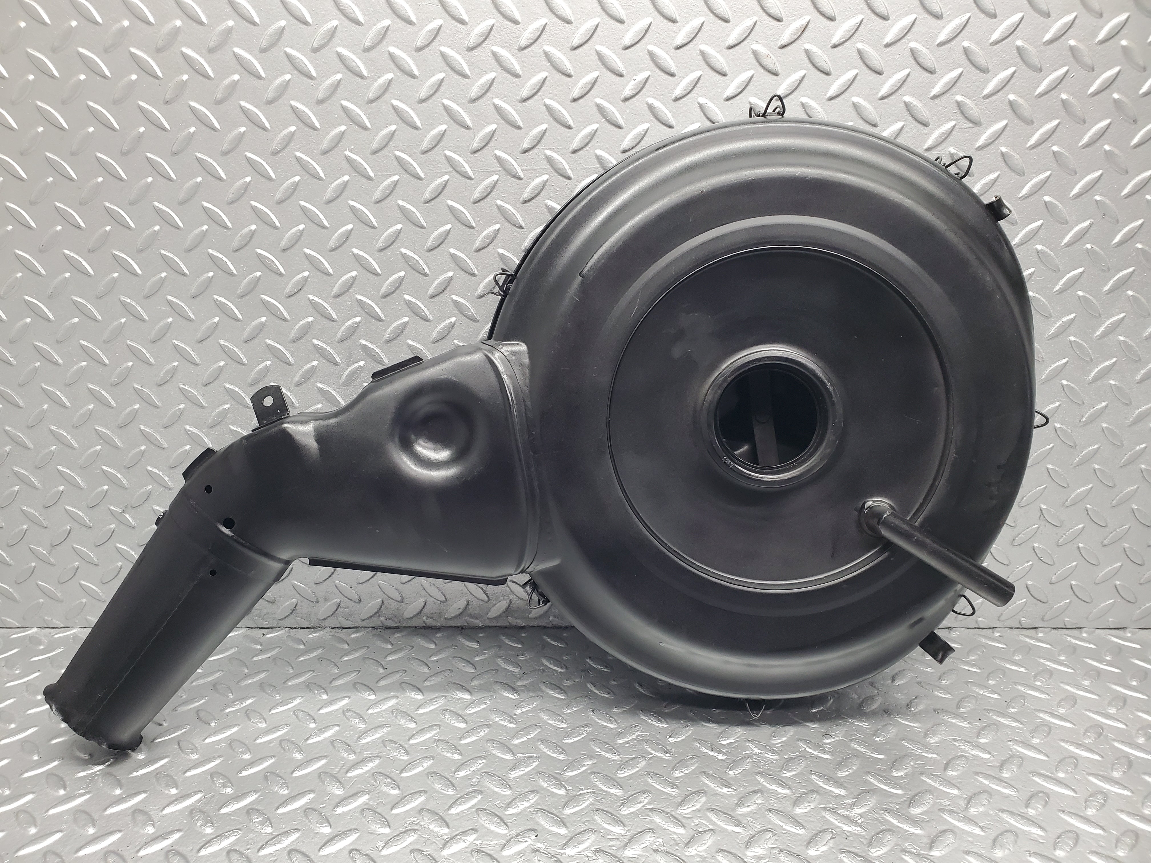 18495 Mercedes-Benz W116 350SE Air Filter Box Housing 0070942702