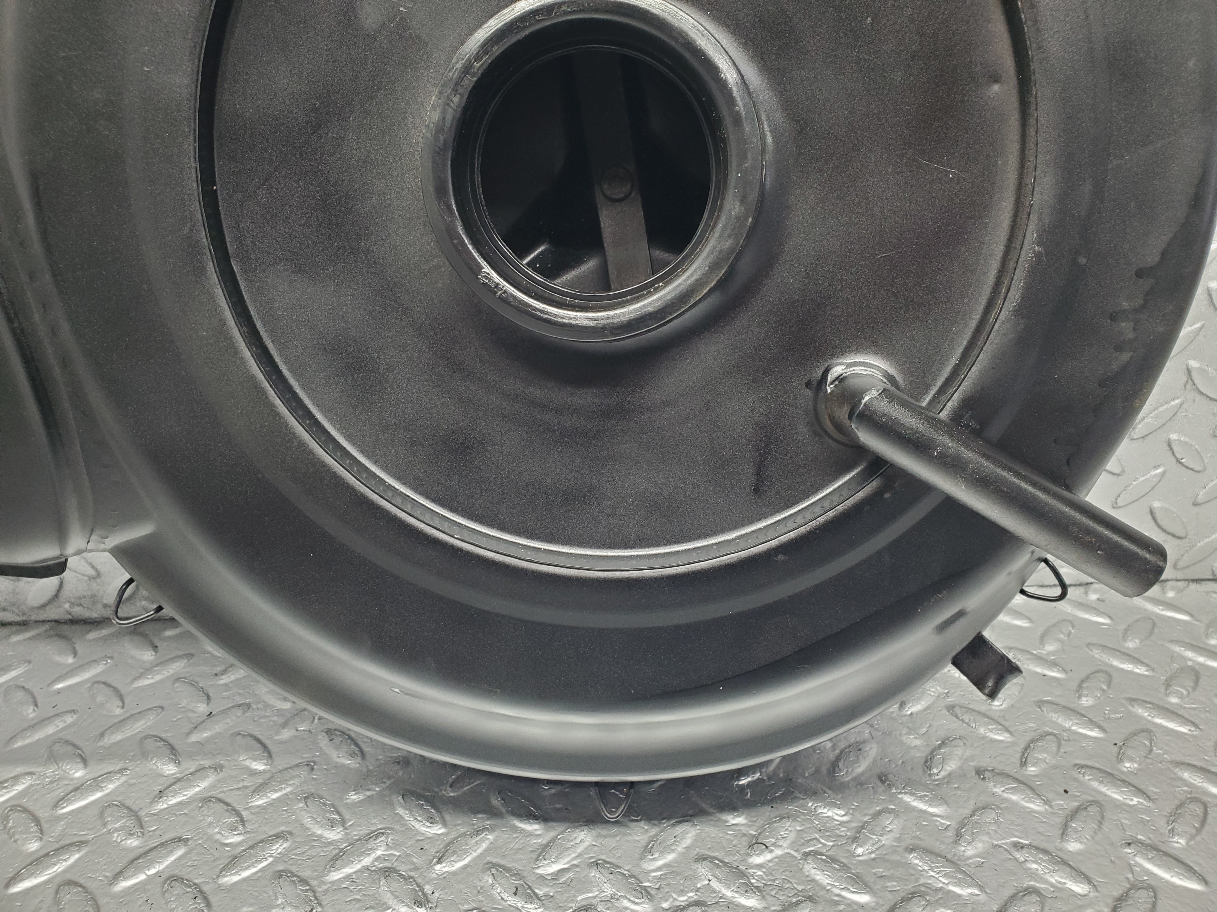 18495 Mercedes-Benz W116 350SE Air Filter Box Housing 0070942702