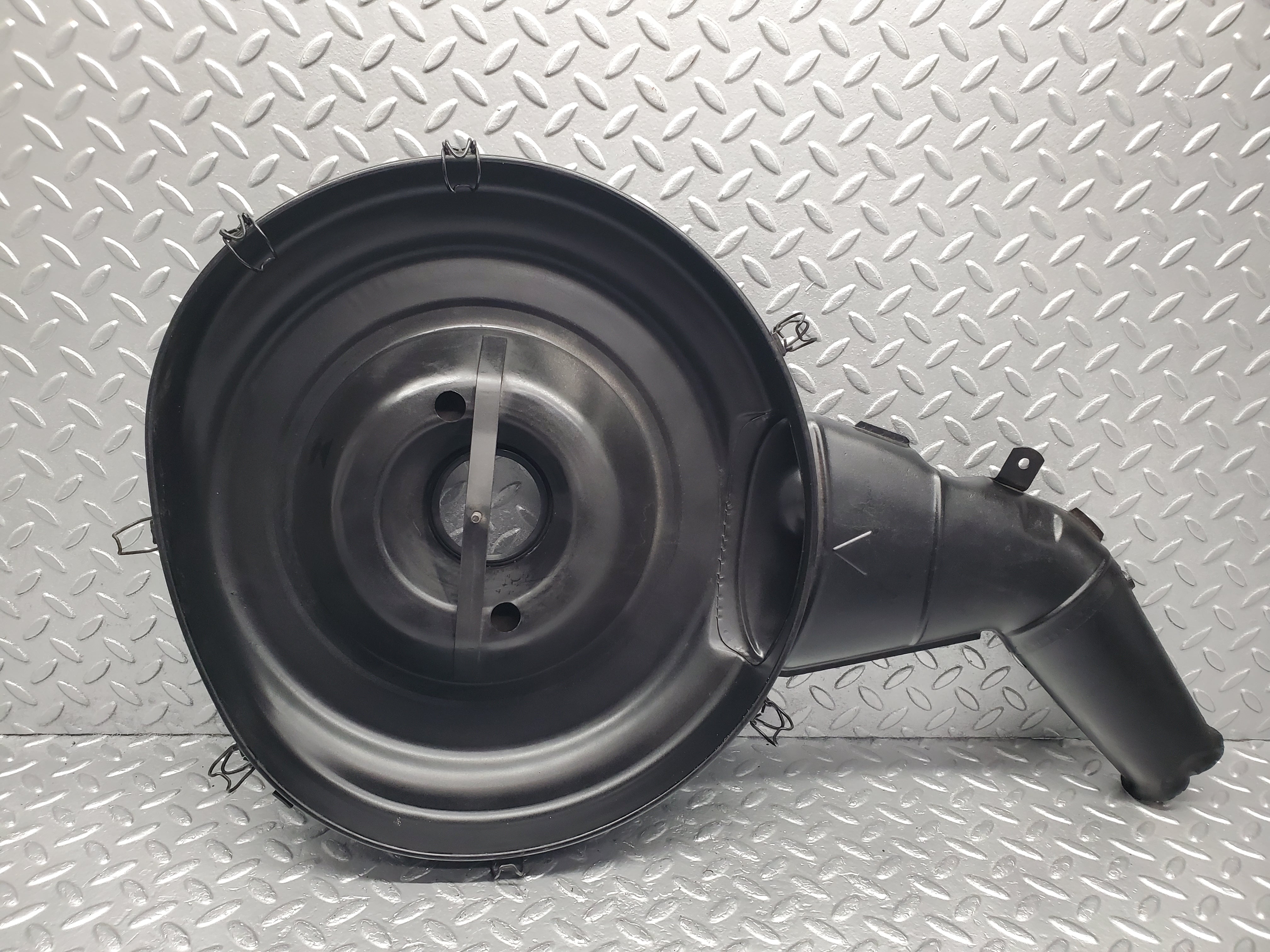 18495 Mercedes-Benz W116 350SE Air Filter Box Housing 0070942702