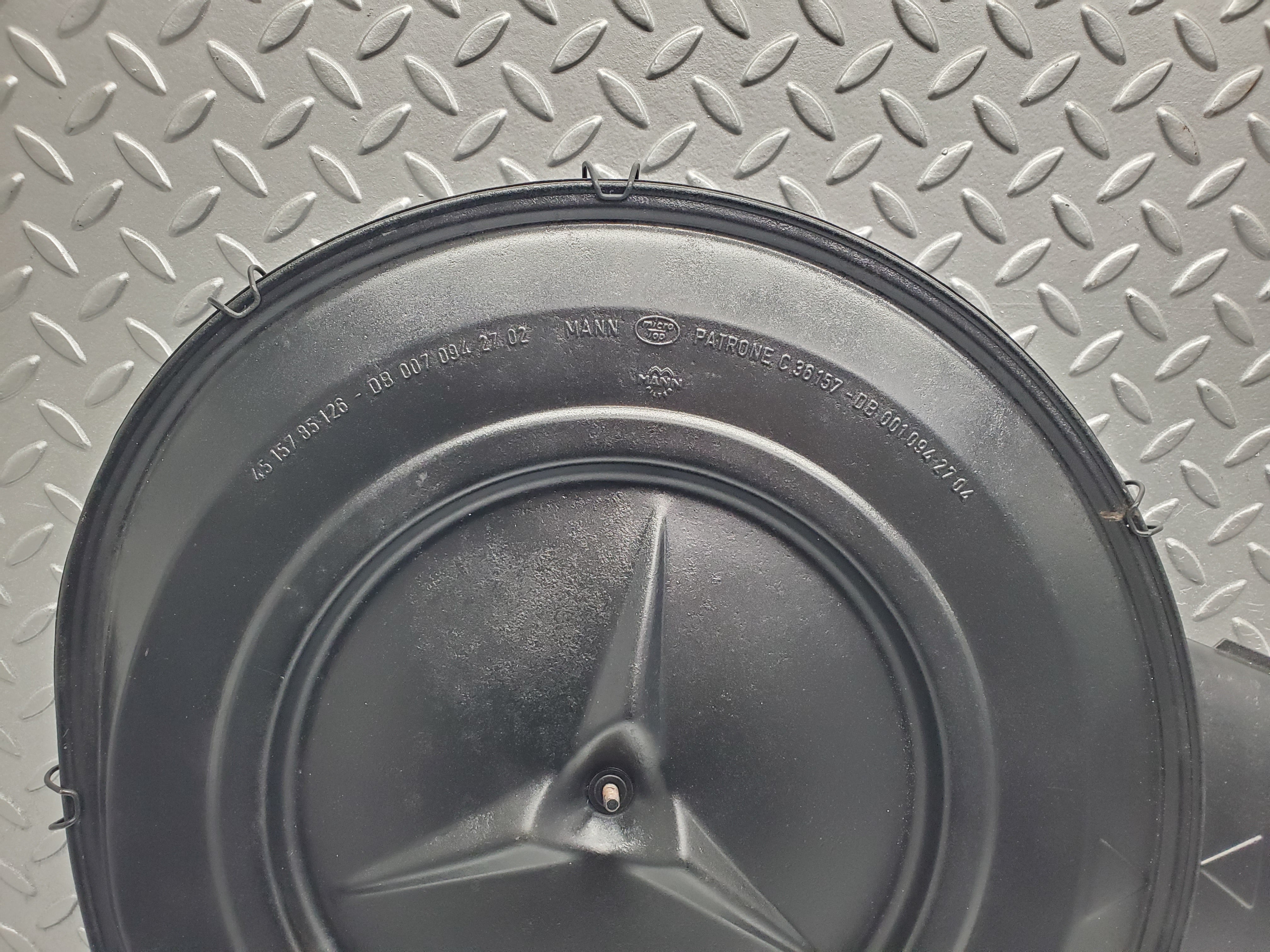 7058 Mercedes-Benz C107 350SLC Coupe  Air Filter Housing Box 0070942702