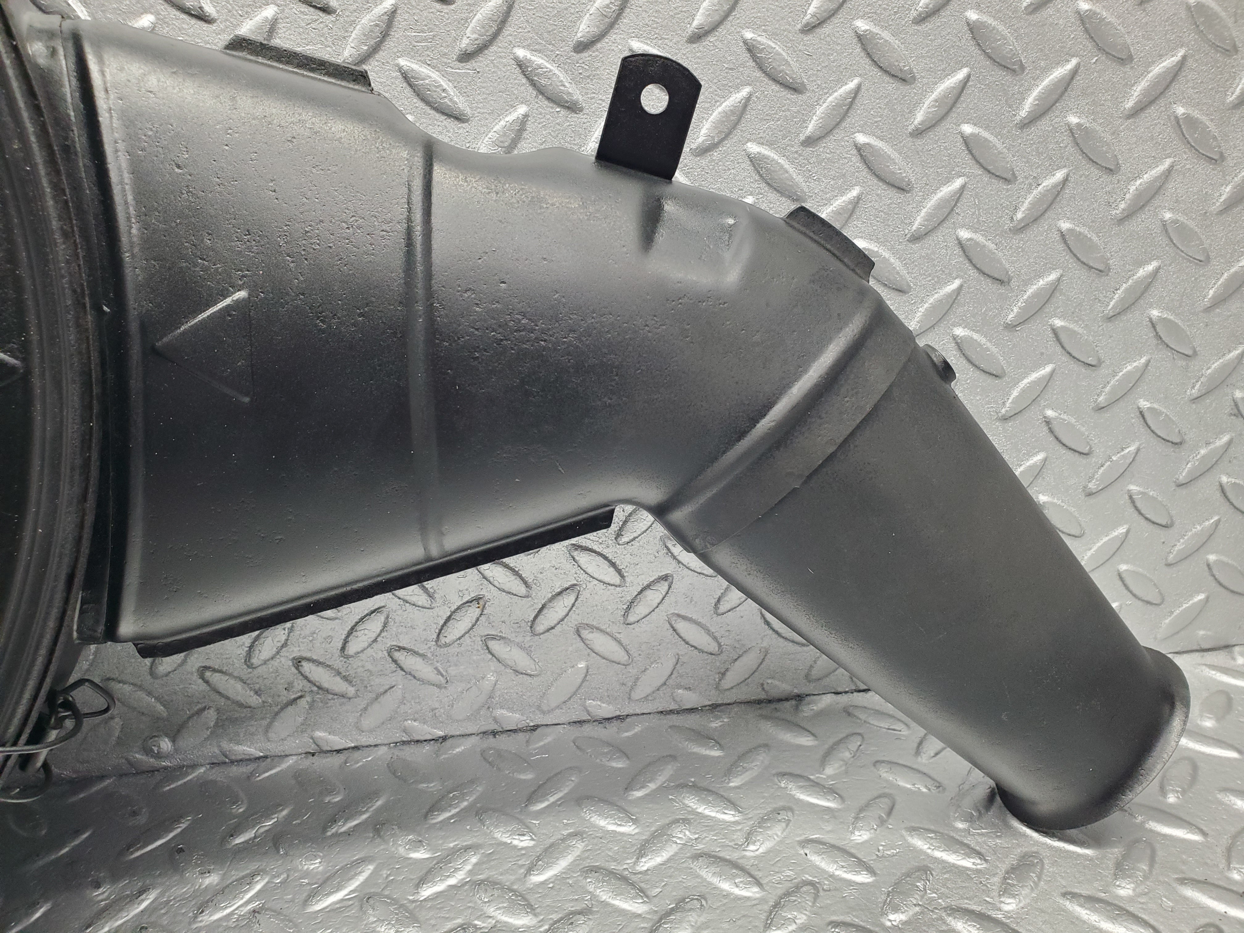 7058 Mercedes-Benz C107 350SLC Coupe  Air Filter Housing Box 0070942702