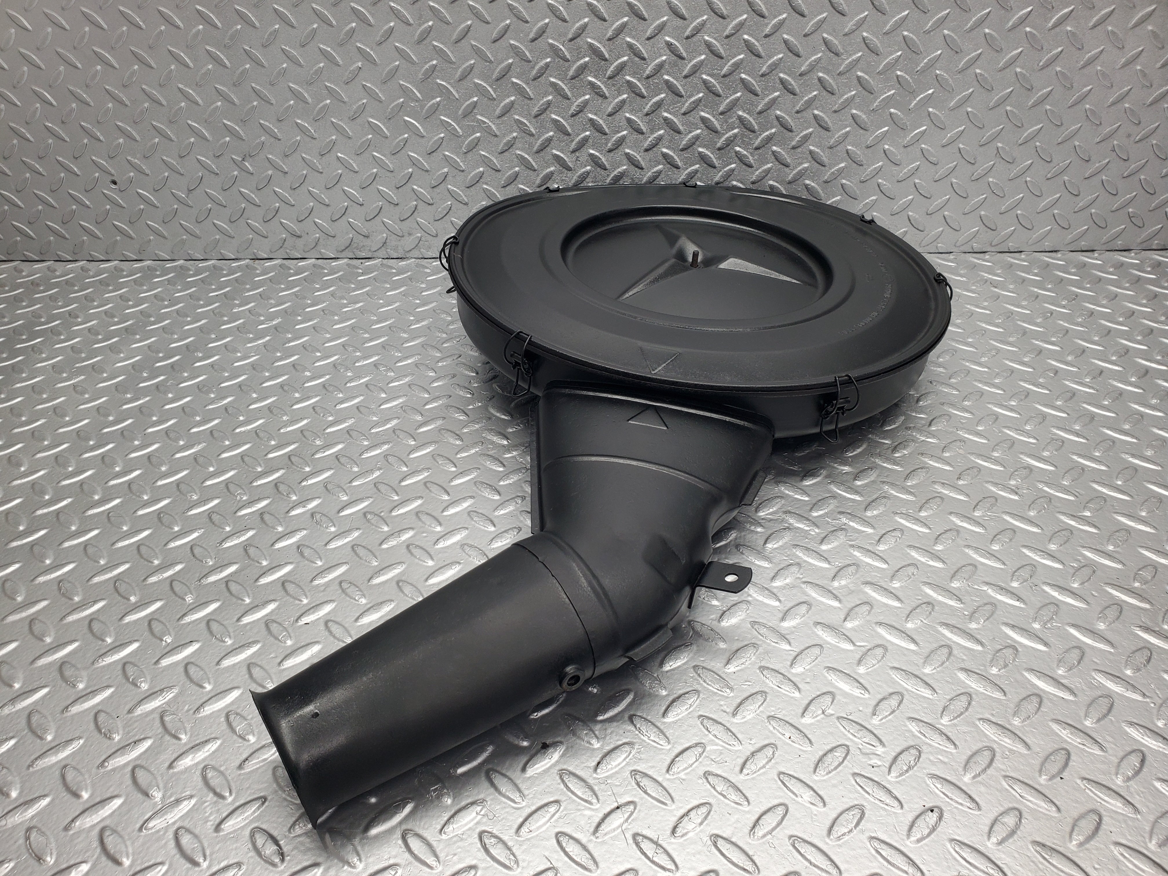 7058 Mercedes-Benz C107 350SLC Coupe  Air Filter Housing Box 0070942702