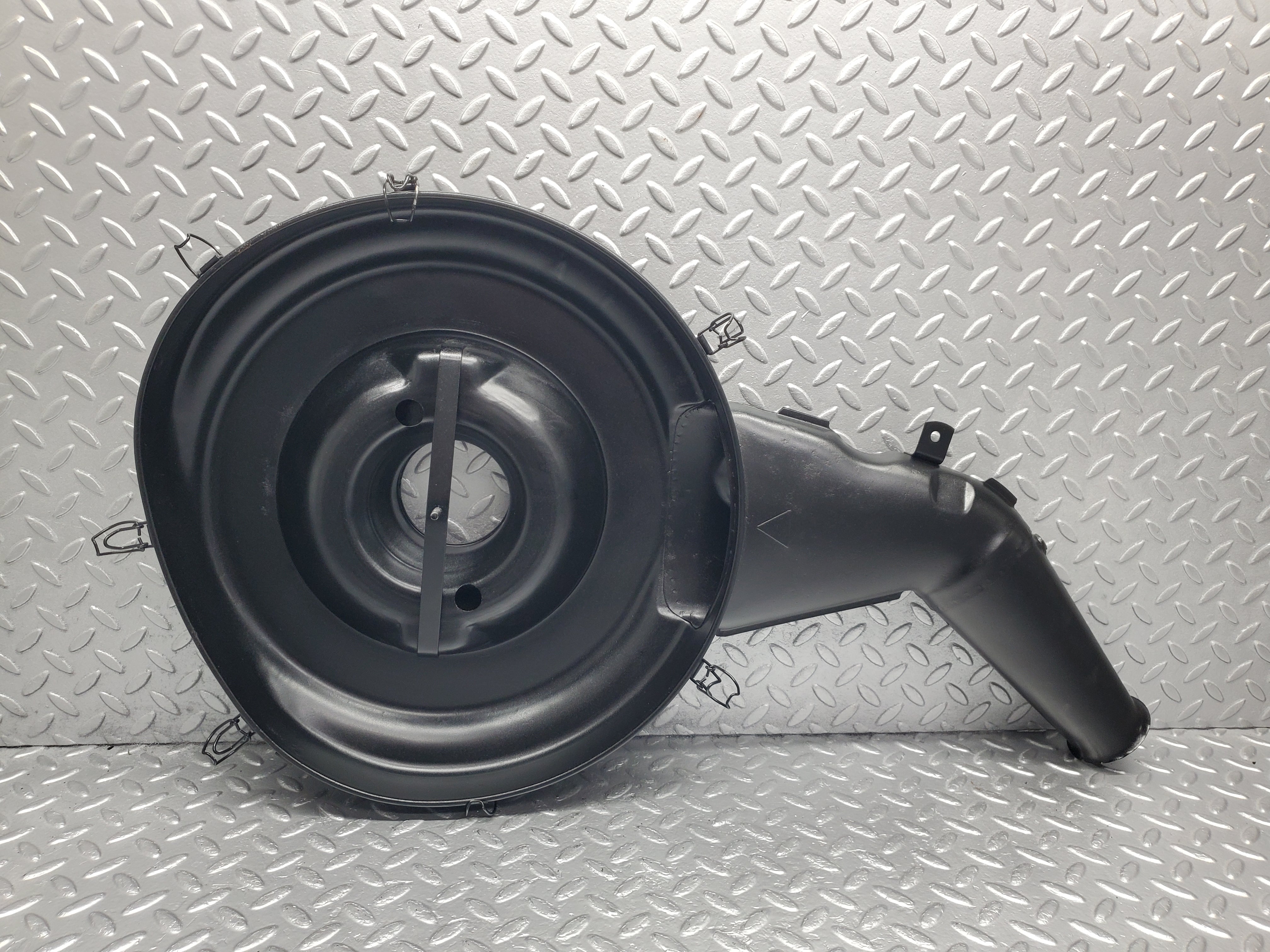 33558 Mercedes-Benz C107 R107 Air Filter Box Housing 0070942702