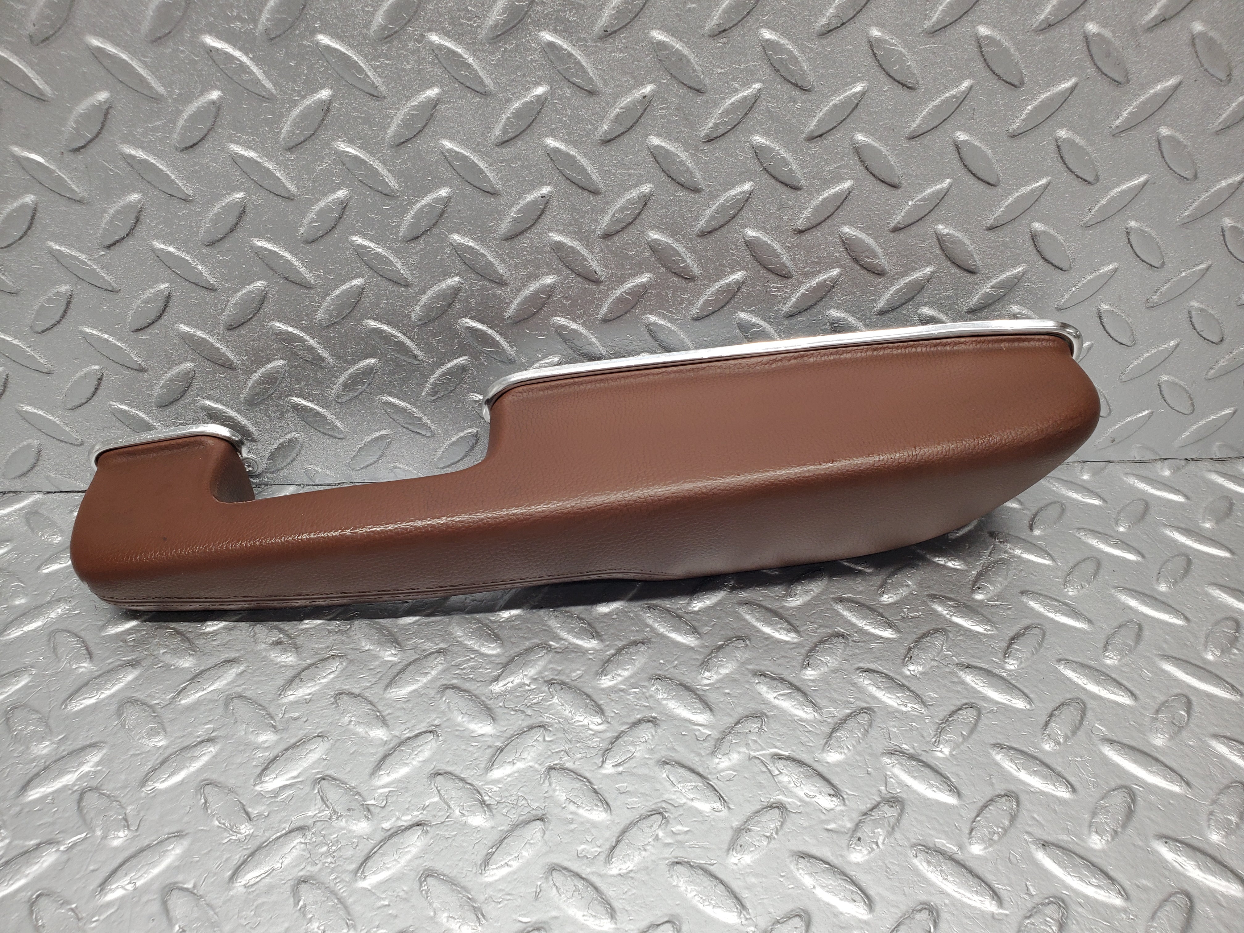 2112 Mercedes-Benz W116 350SE Front Right Door Handle Armrest Brown