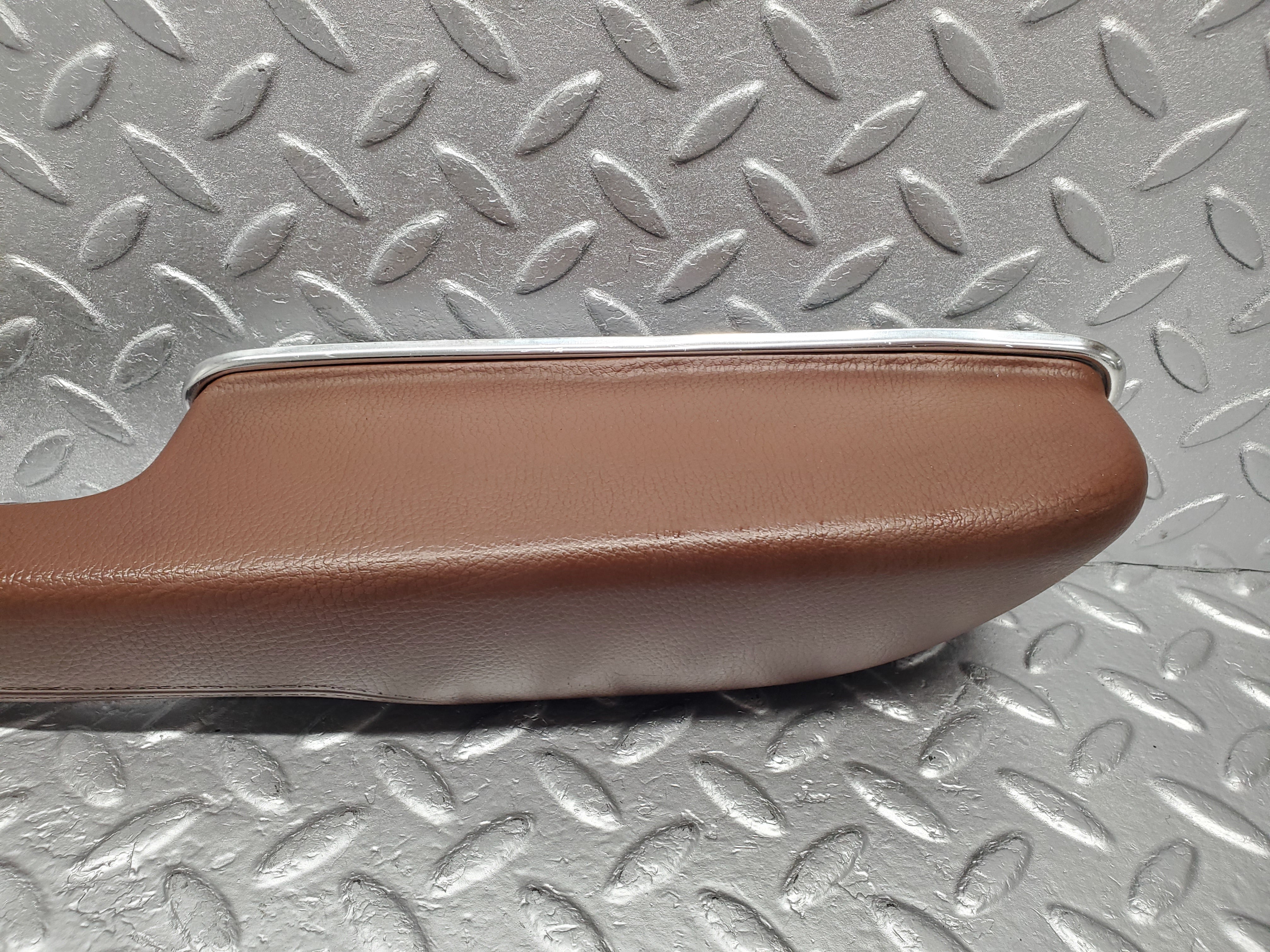 2112 Mercedes-Benz W116 350SE Front Right Door Handle Armrest Brown
