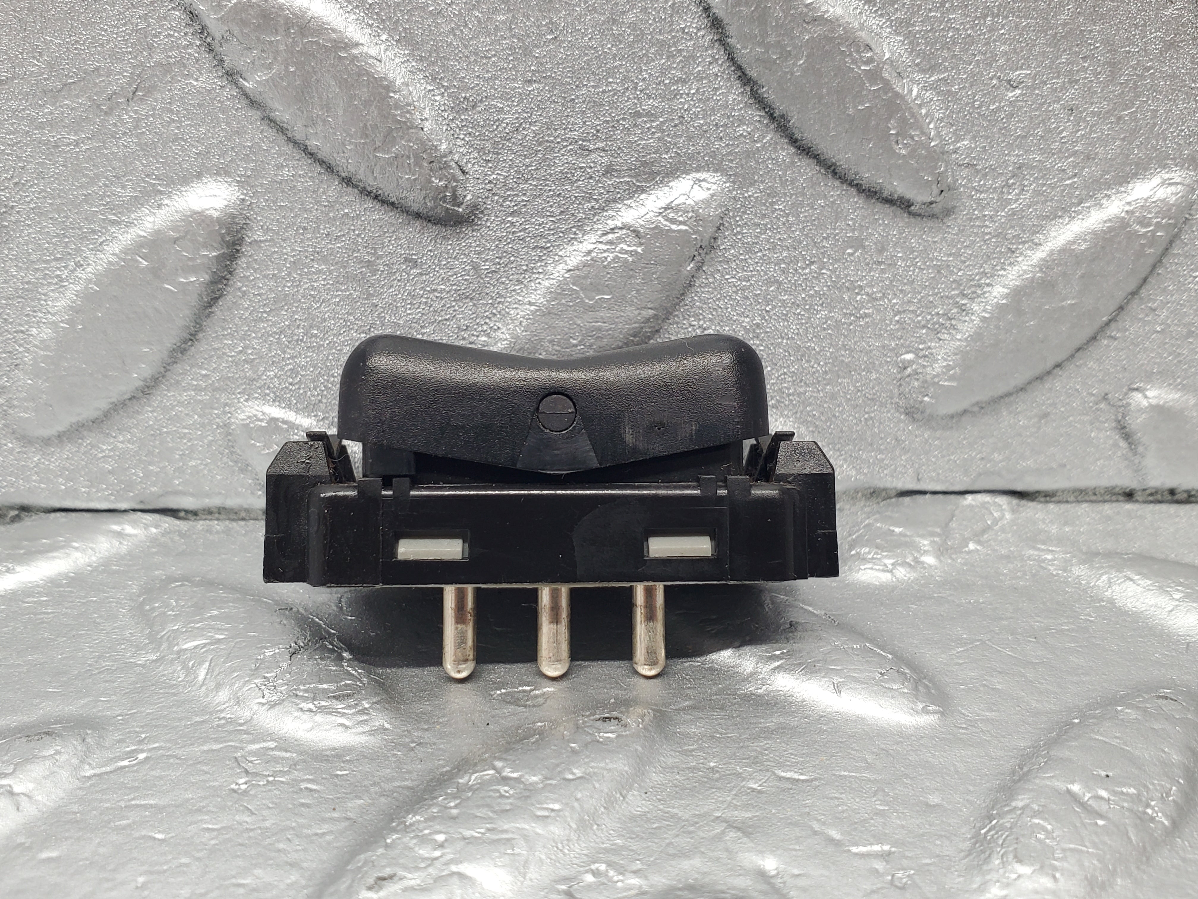 22611 Mercedes-Benz C124 E220 Rear Headrest Release Control Switch 1248214751