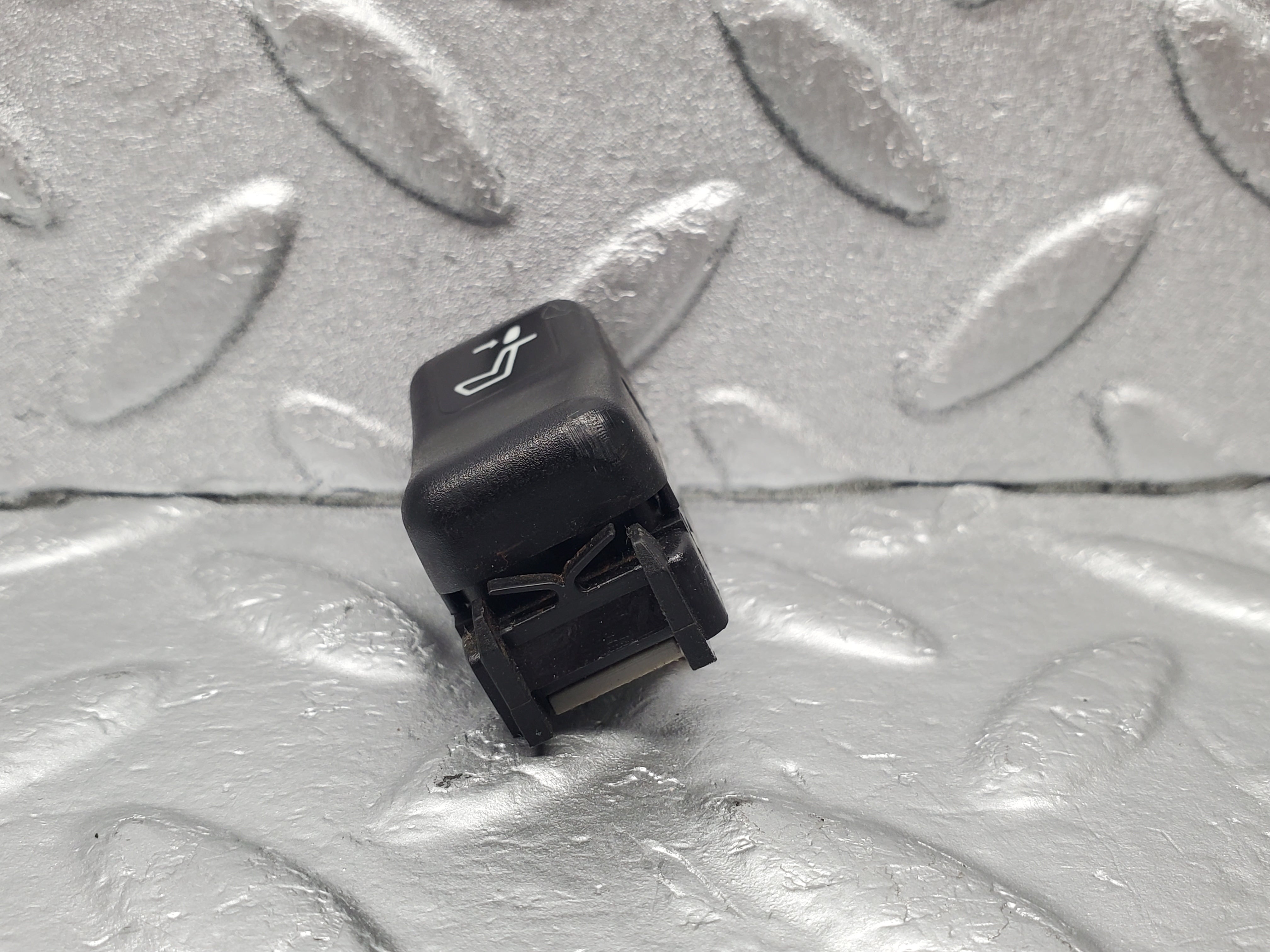 22611 Mercedes-Benz C124 E220 Rear Headrest Release Control Switch 1248214751