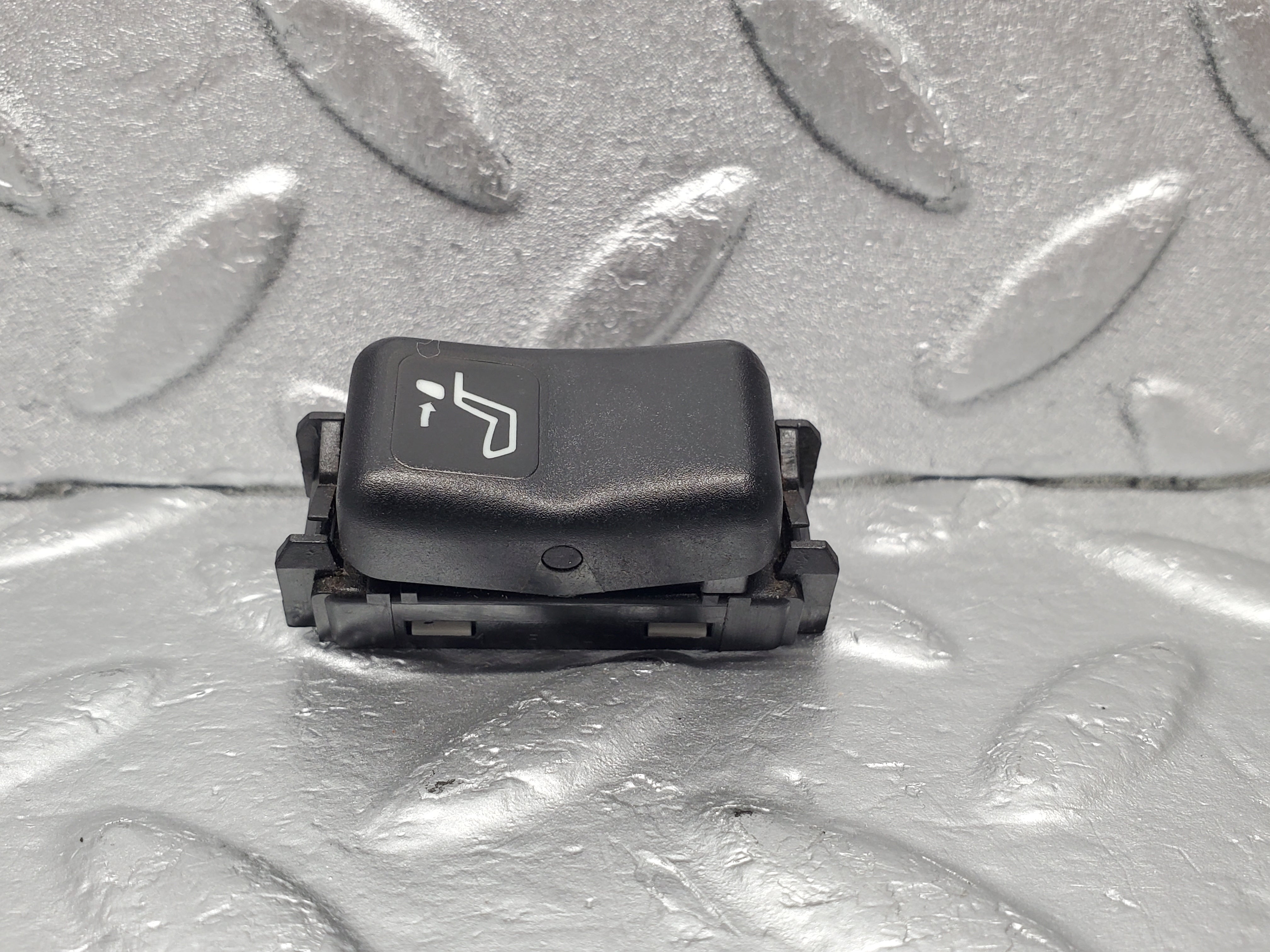 22611 Mercedes-Benz C124 E220 Rear Headrest Release Control Switch 1248214751