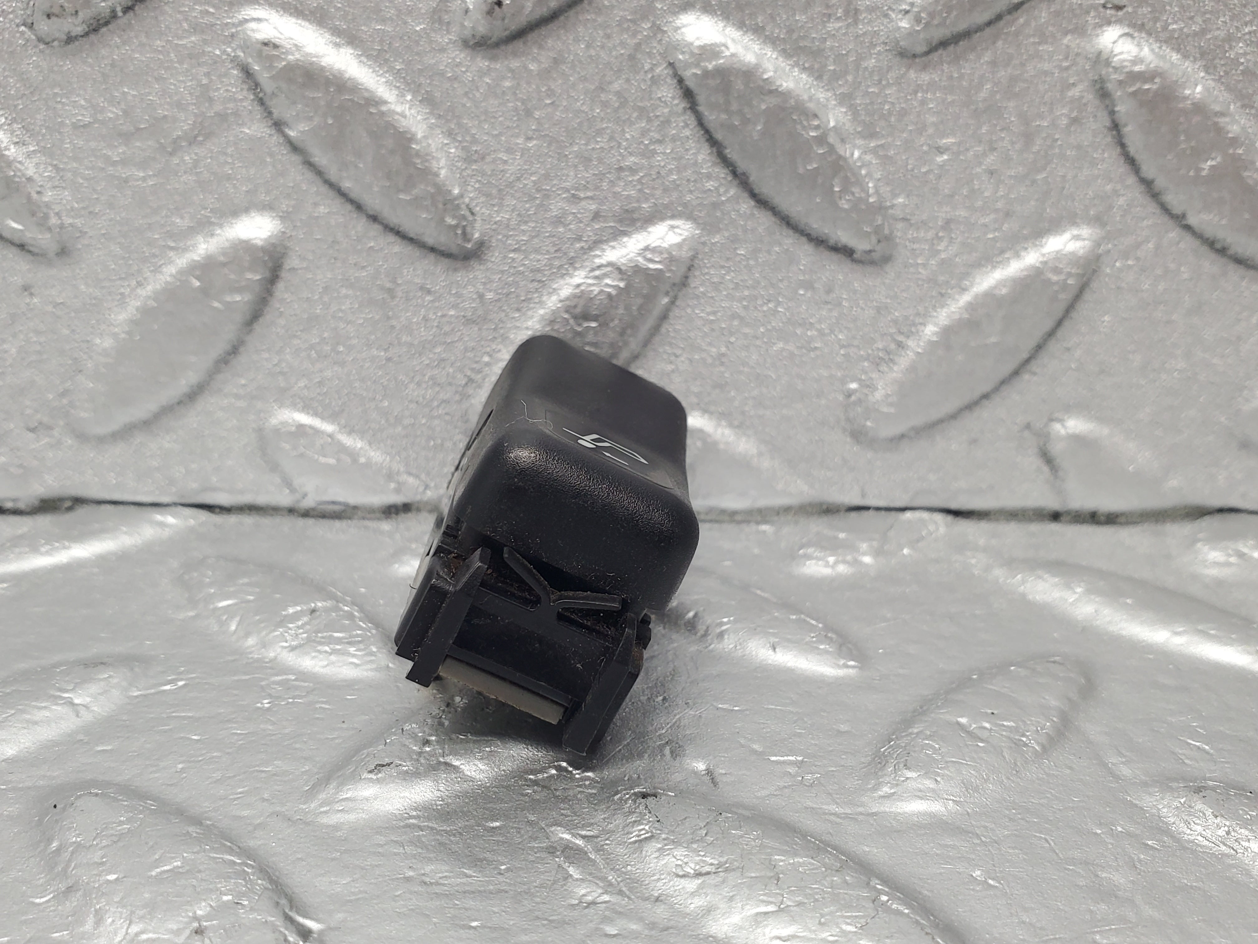 22611 Mercedes-Benz C124 E220 Rear Headrest Release Control Switch 1248214751