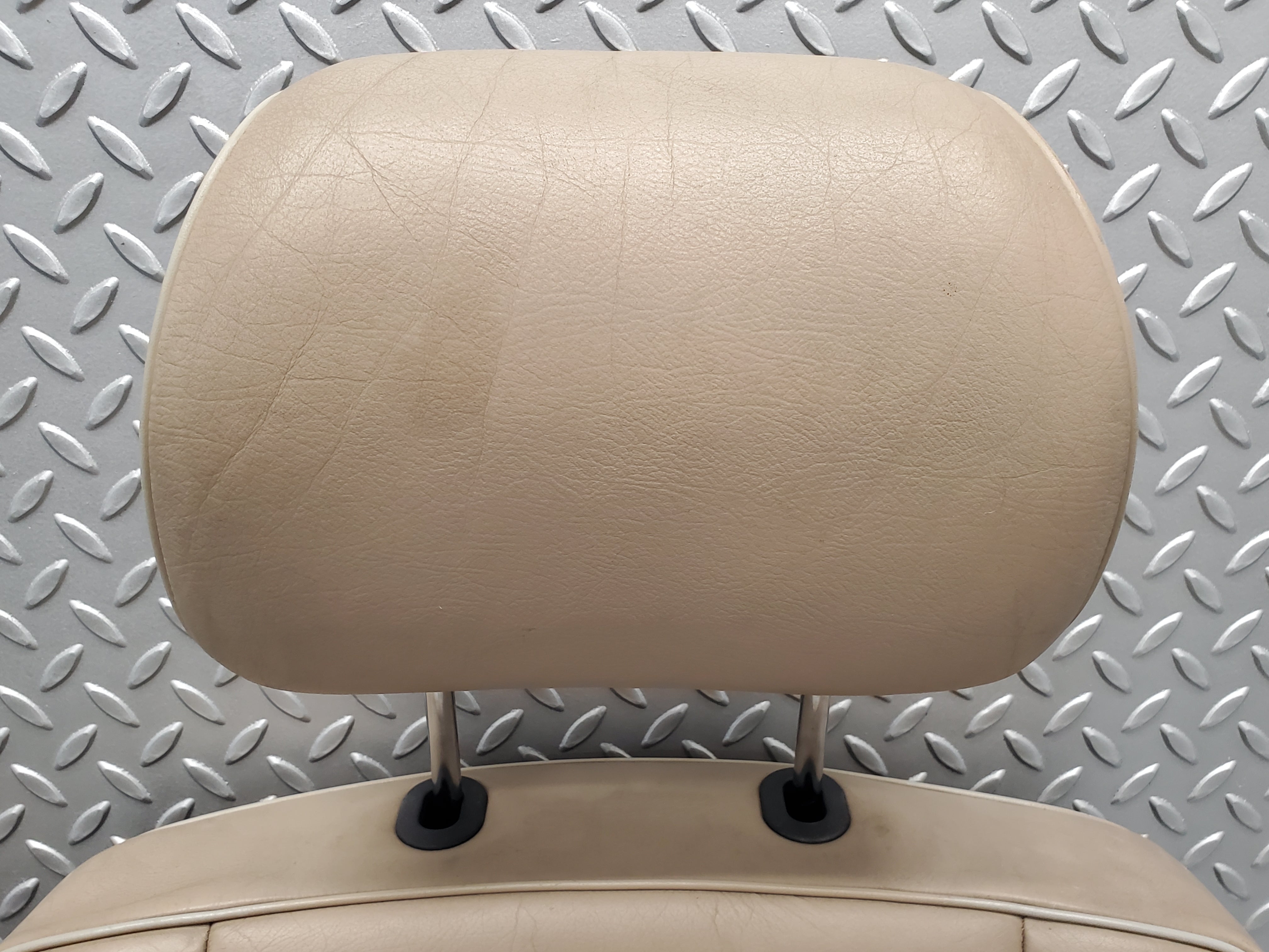 49429 Mercedes-Benz A124 320E Cabriolet Front Left Seat Leather Beige