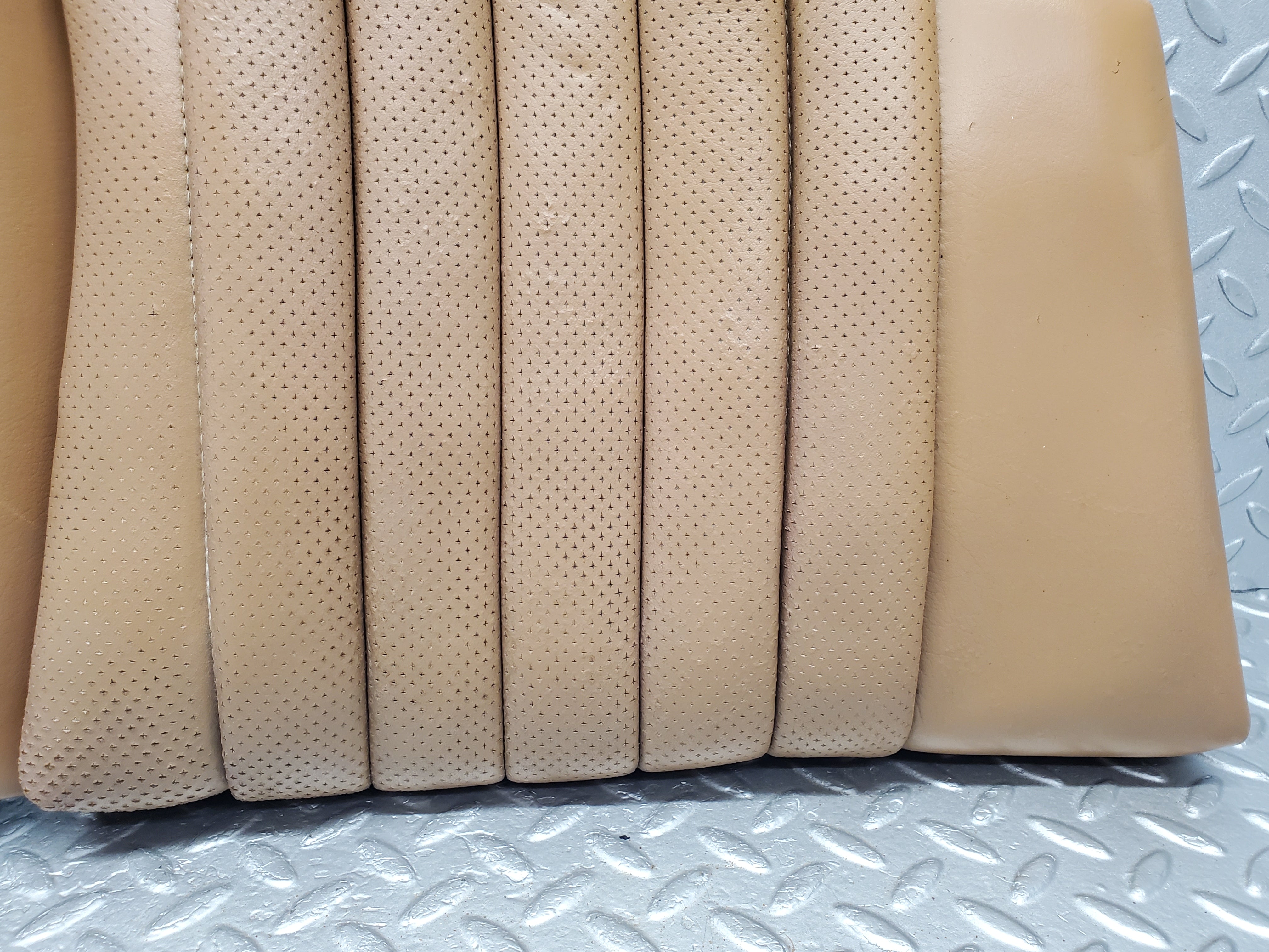 49754 Mercedes-Benz R107 380SL Rear Seat Palomino Leather