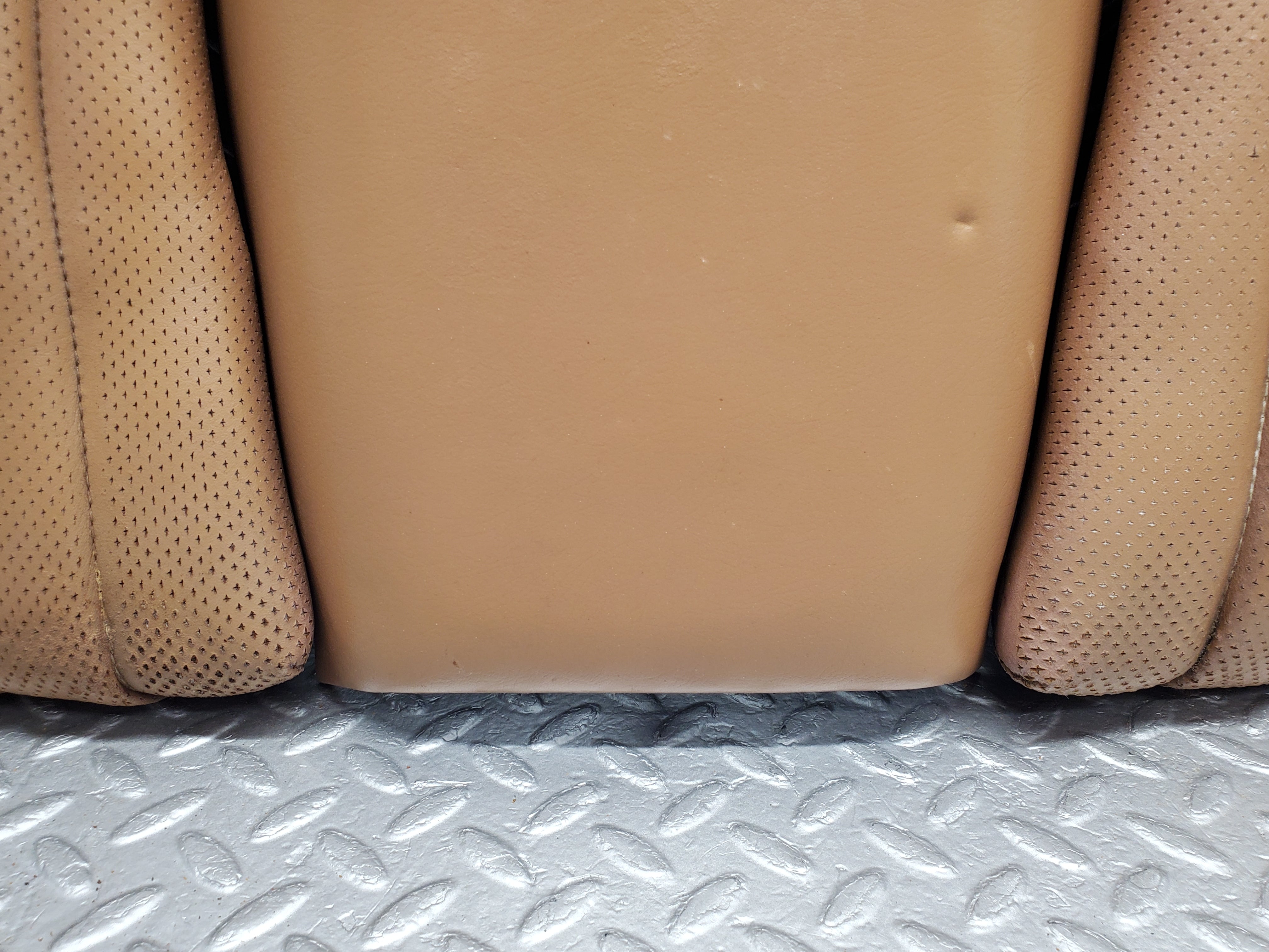 49754 Mercedes-Benz R107 380SL Rear Seat Palomino Leather