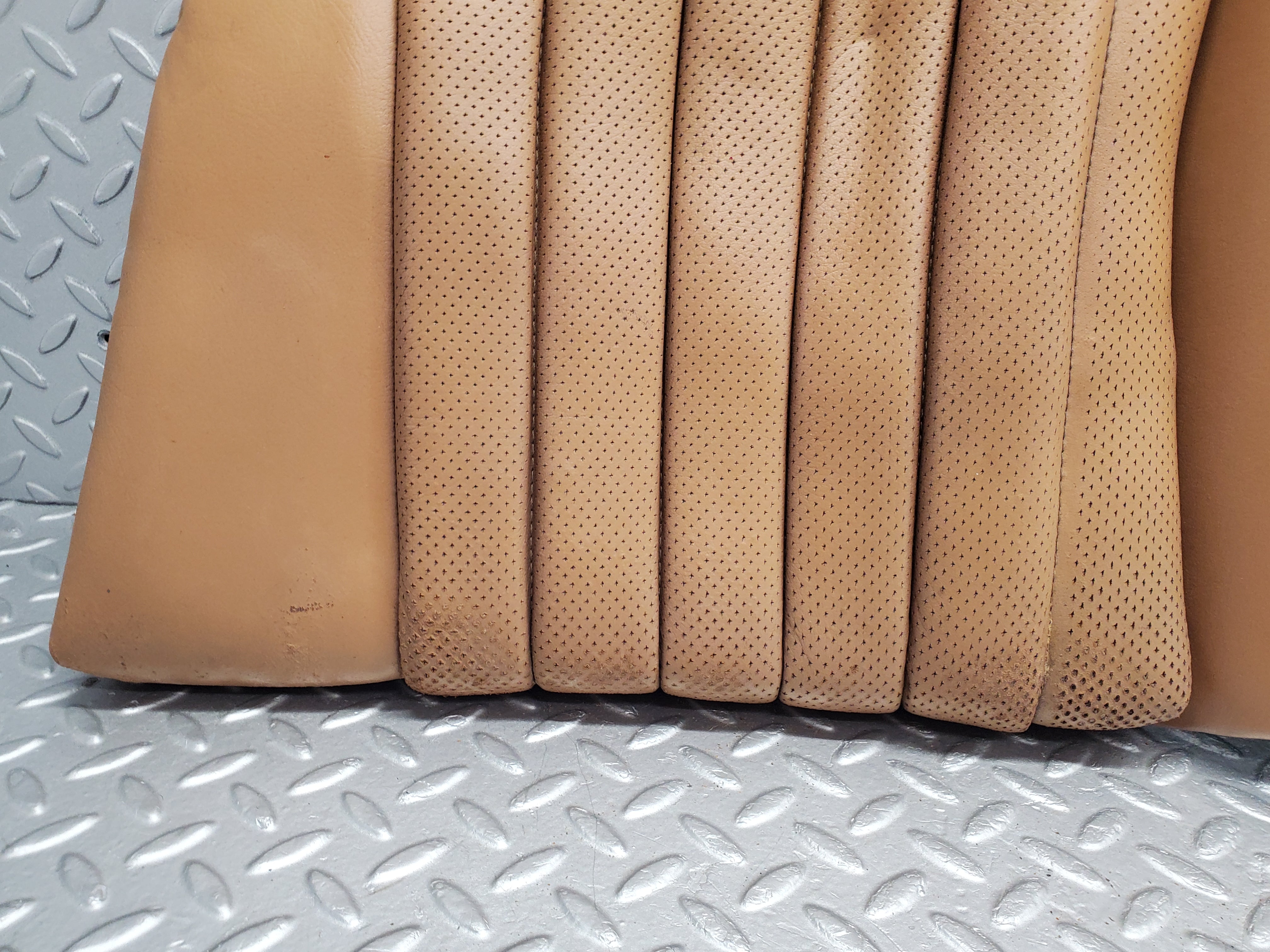 49754 Mercedes-Benz R107 380SL Rear Seat Palomino Leather