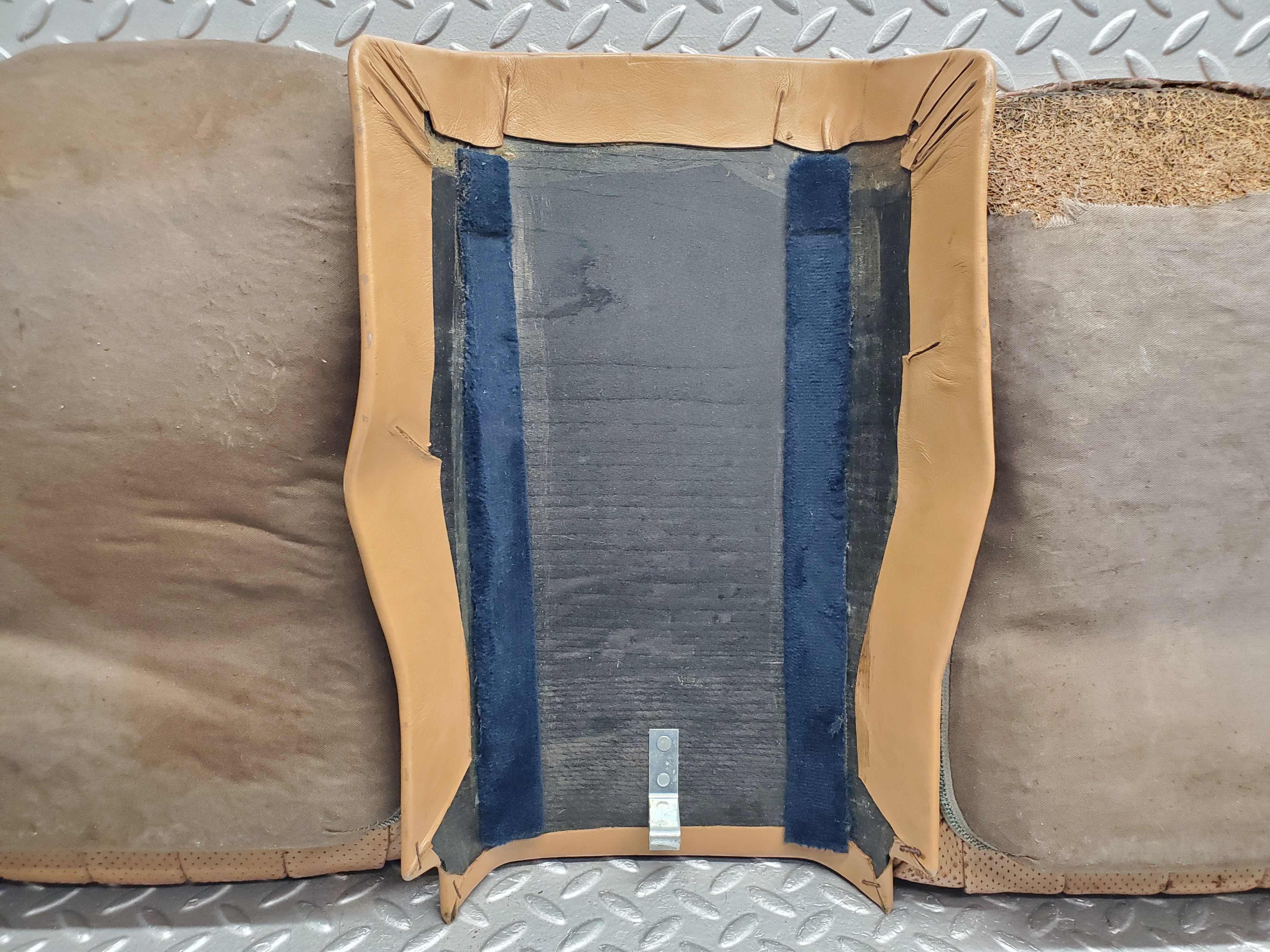 49754 Mercedes-Benz R107 380SL Rear Seat Palomino Leather