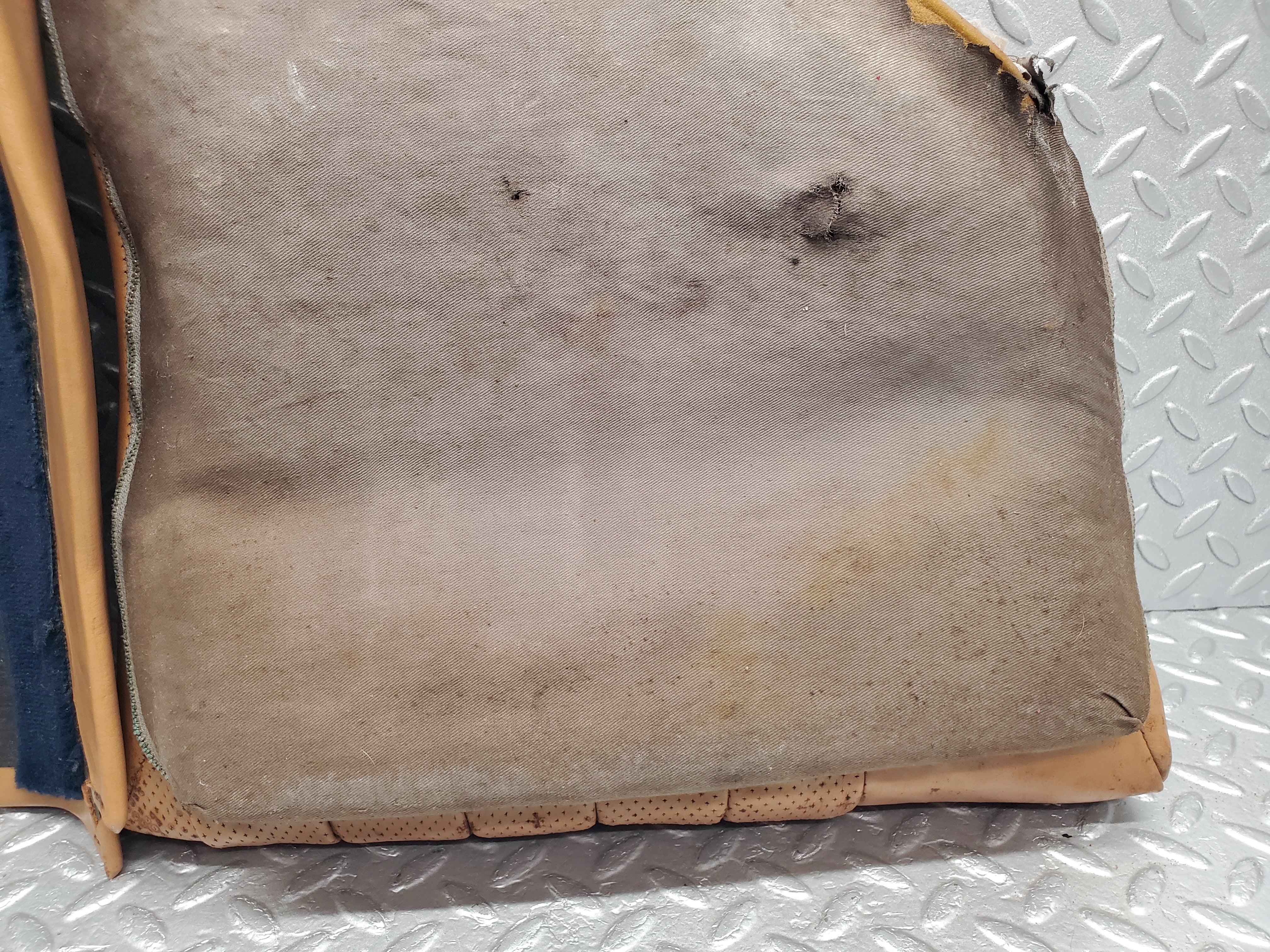 49754 Mercedes-Benz R107 380SL Rear Seat Palomino Leather