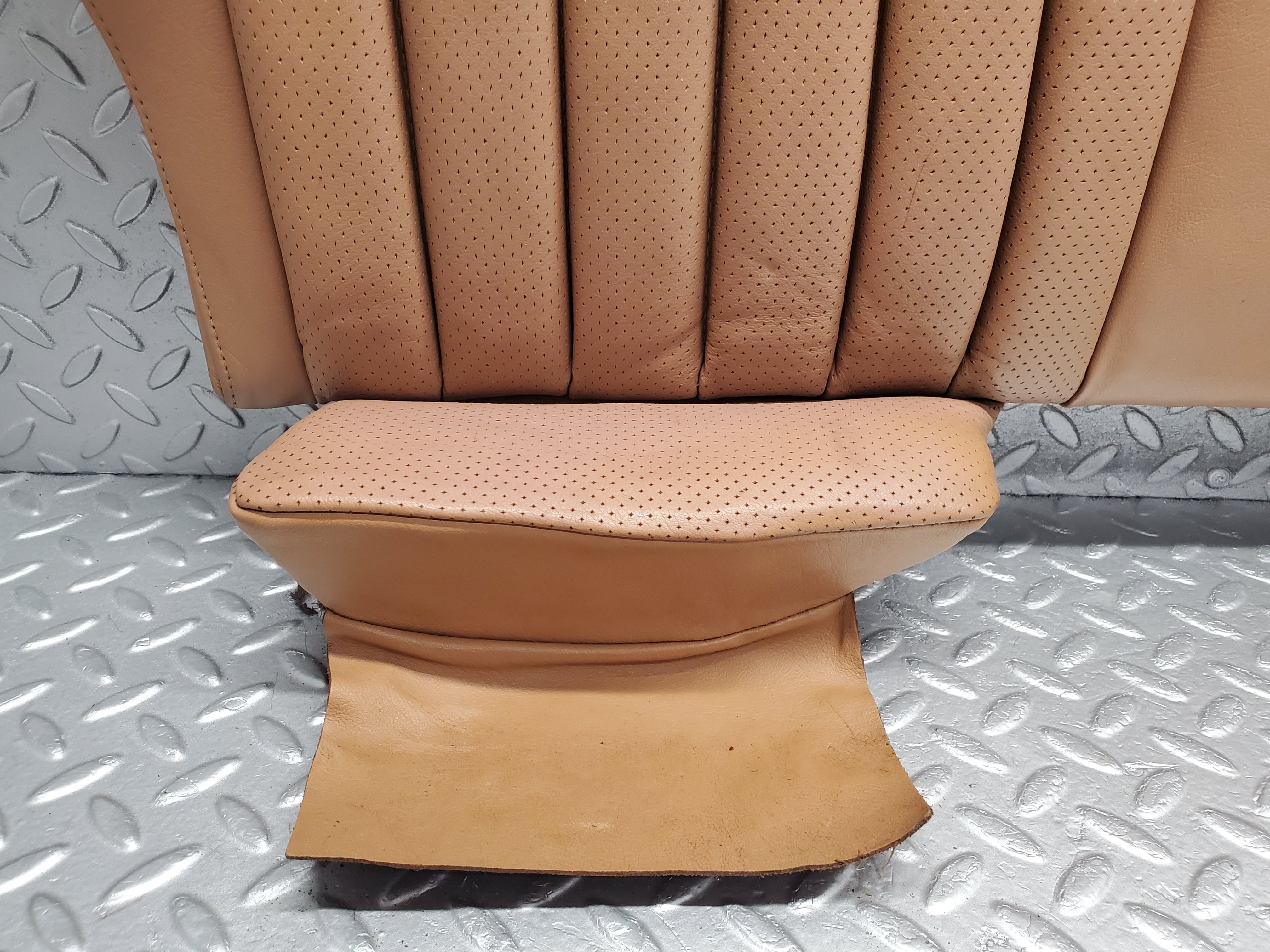 49754 Mercedes-Benz R107 380SL Rear Seat Palomino Leather